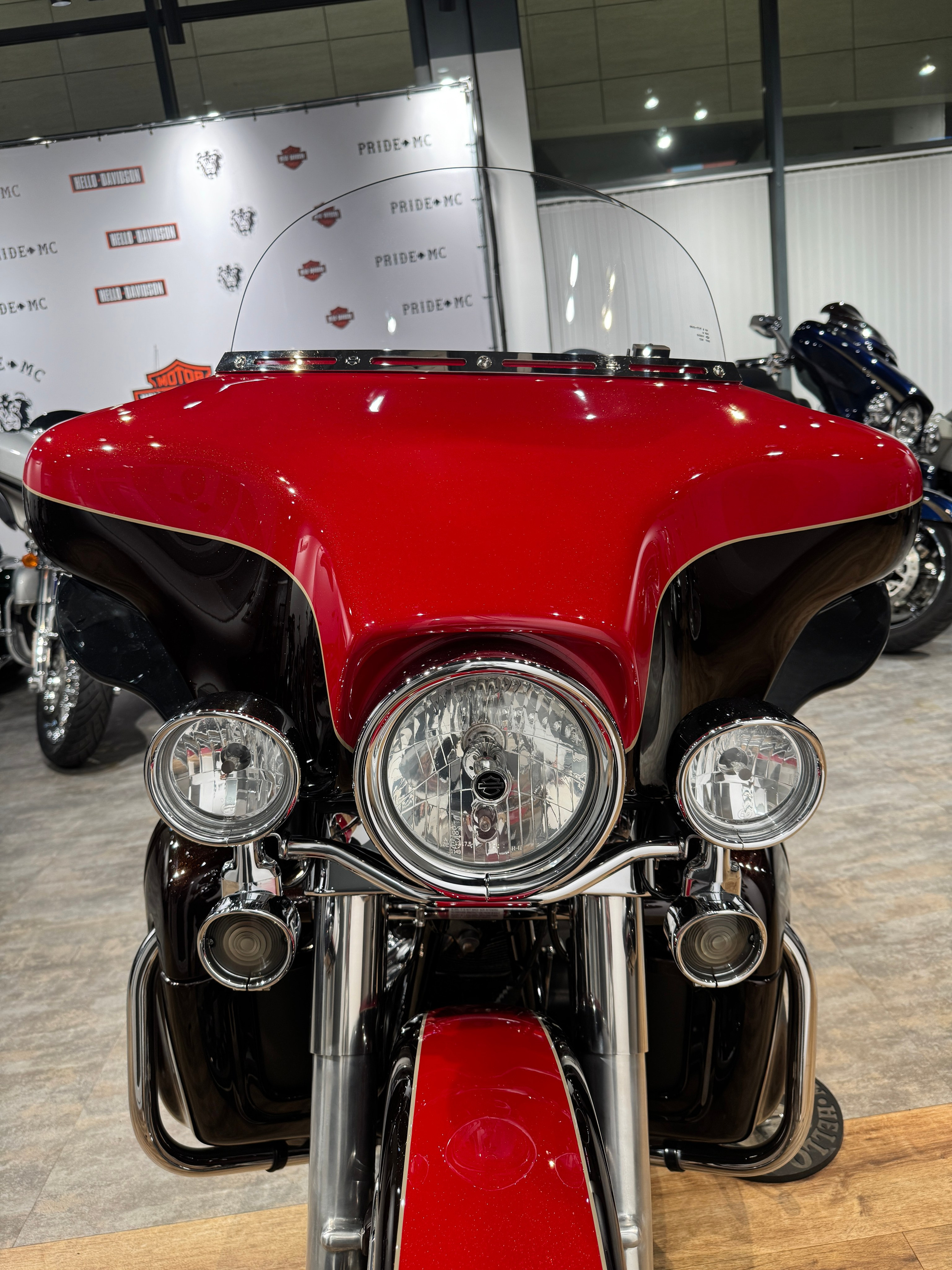 Мотоциклы Harley-Davidson 110 CVO Fire Fighters' Edition (Touring)  — купить мотоцикл. Hello Davidson, Москва. Только хорошие мотоциклы…