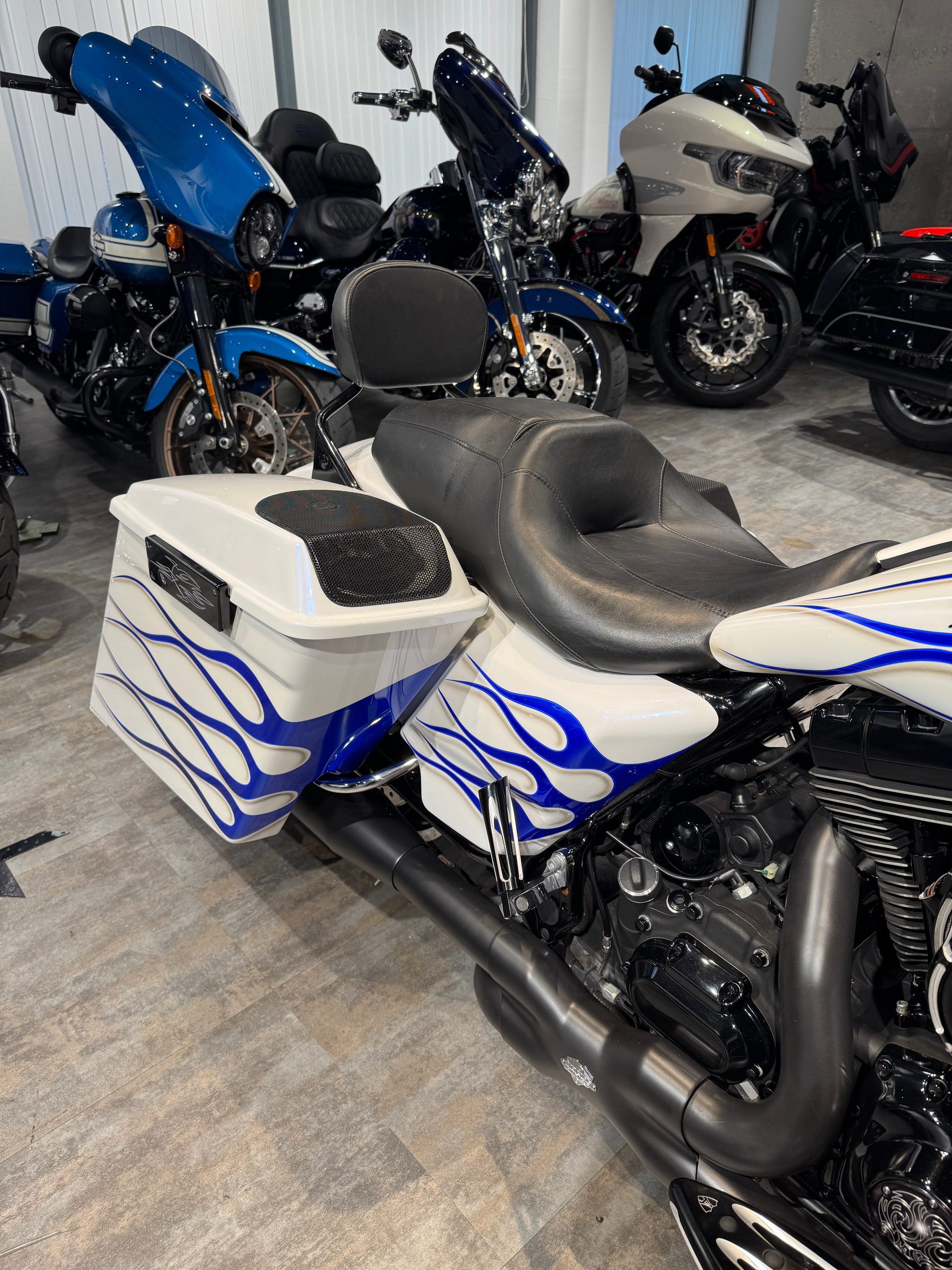 Мотоциклы Harley-Davidson Road Glide 103 White Power (Touring)  — купить мотоцикл. Hello Davidson, Москва. Только хорошие мотоциклы…