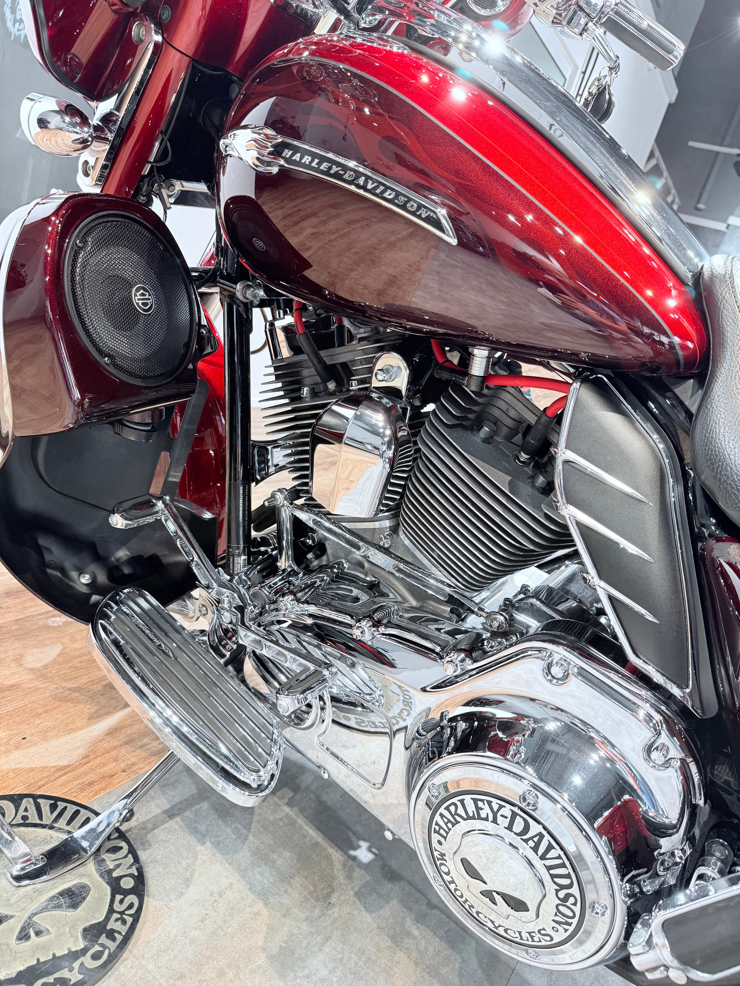CVO Street Glide (Ruby Red). Hello Davidson, Москва. Только хорошие мотоциклы…