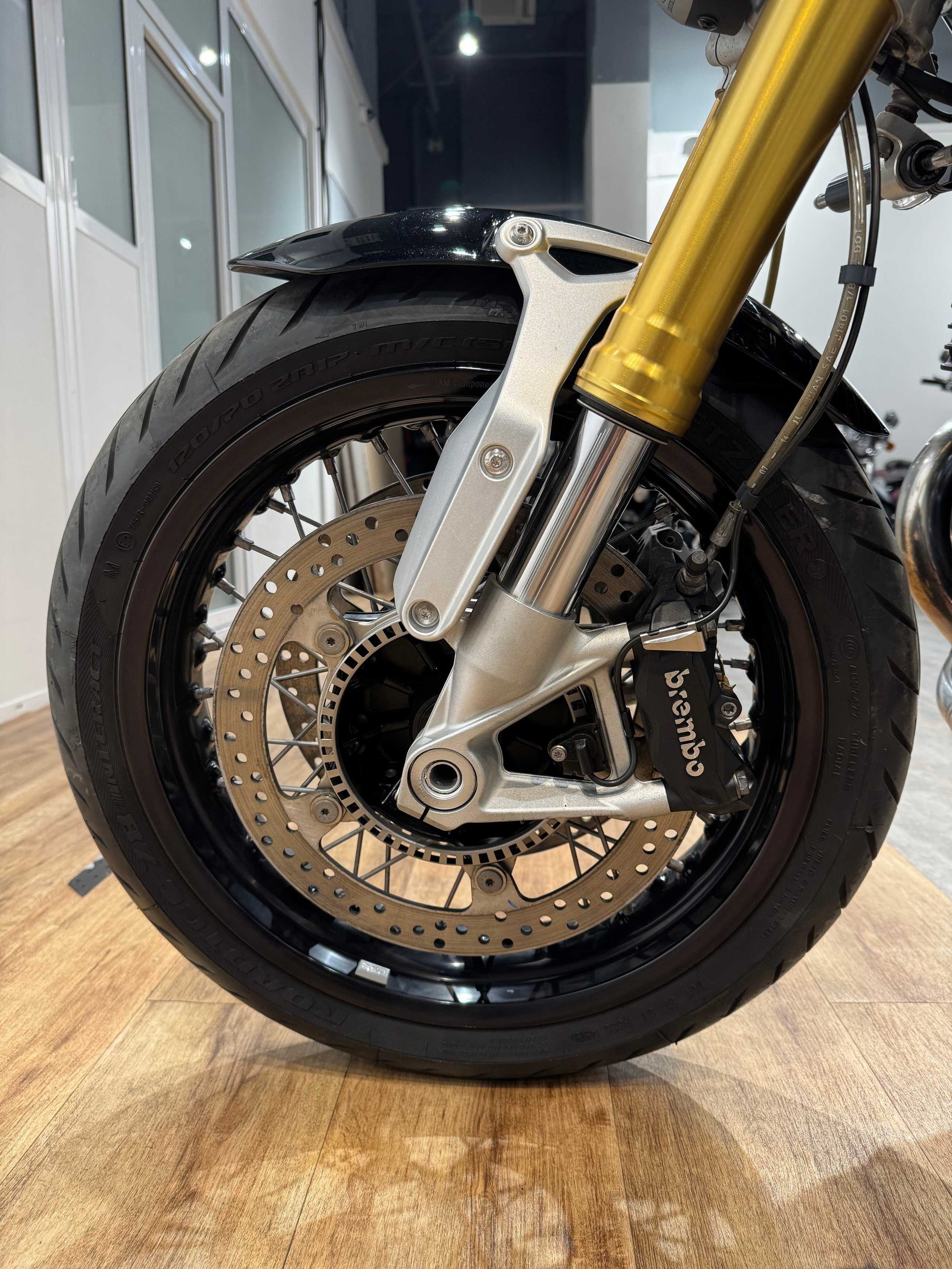 BMW R Nine T (Corbin Cafe Racer). Hello Davidson, Москва. Только хорошие мотоциклы…