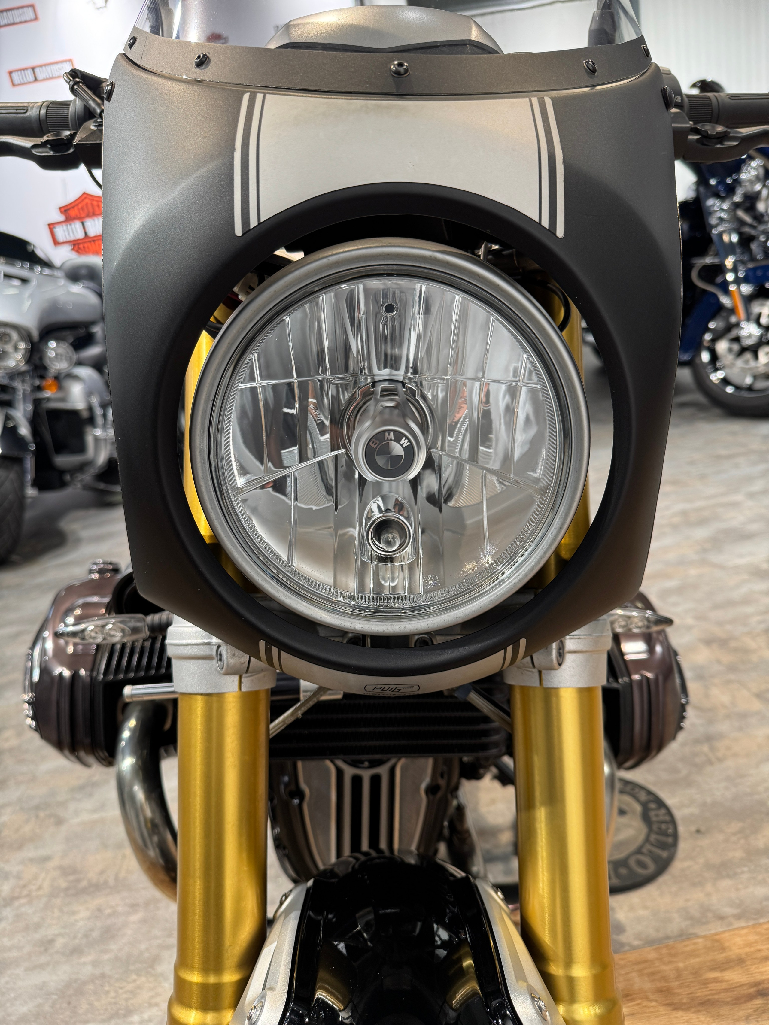 BMW R Nine T (Corbin Cafe Racer). Hello Davidson, Москва. Только хорошие мотоциклы…