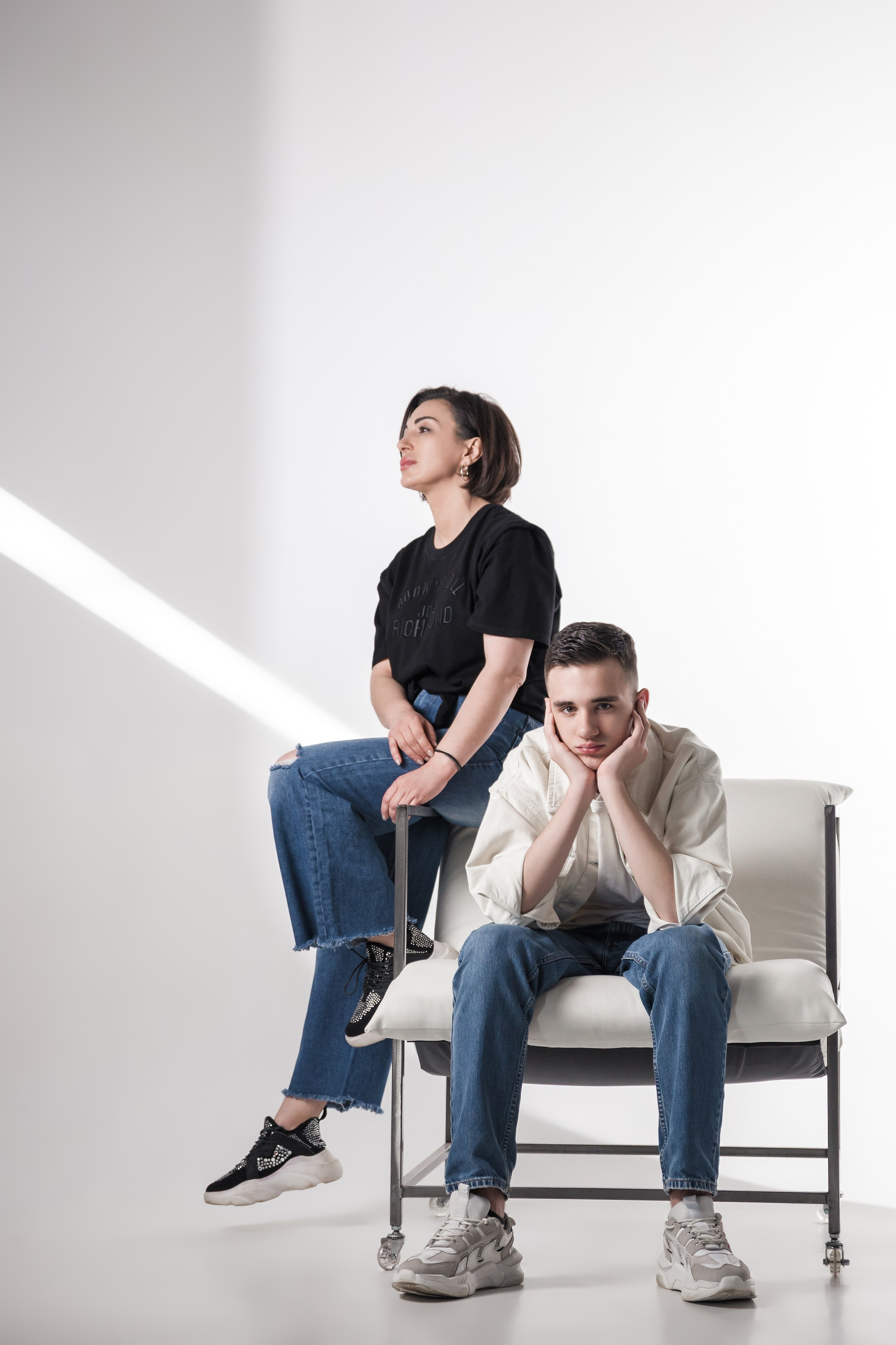 Мама и сын_циклорама. Фотограф Воронеж, Новая Усмань Мария Бублик