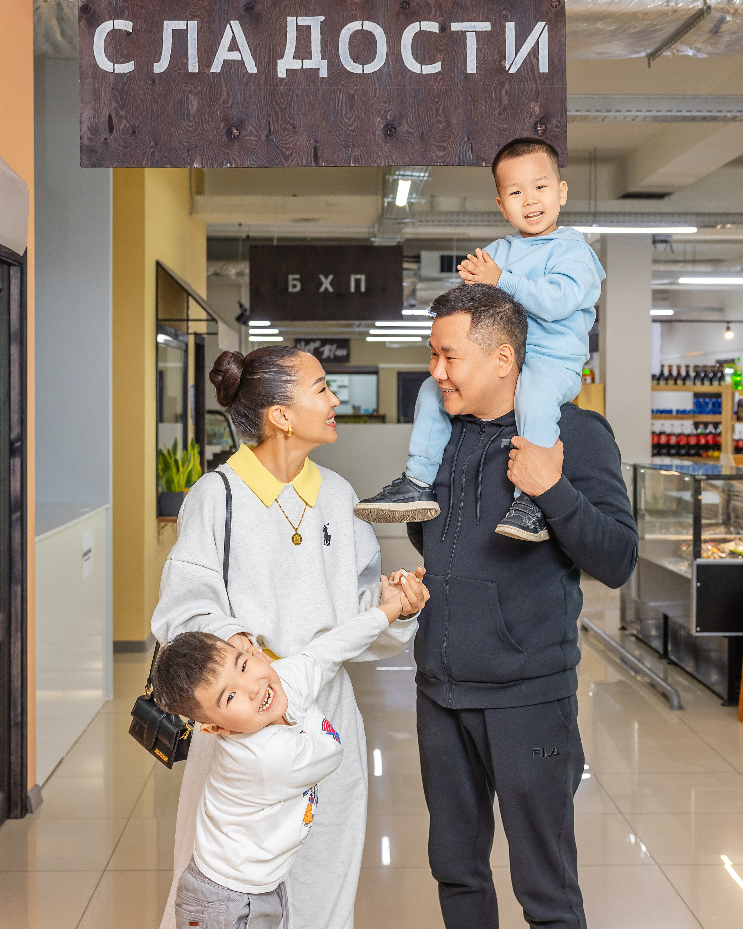 Рынок «Каскад». Фотограф и видеограф в Улан-Удэ: Аюна Габагуева и Артём Шаханов