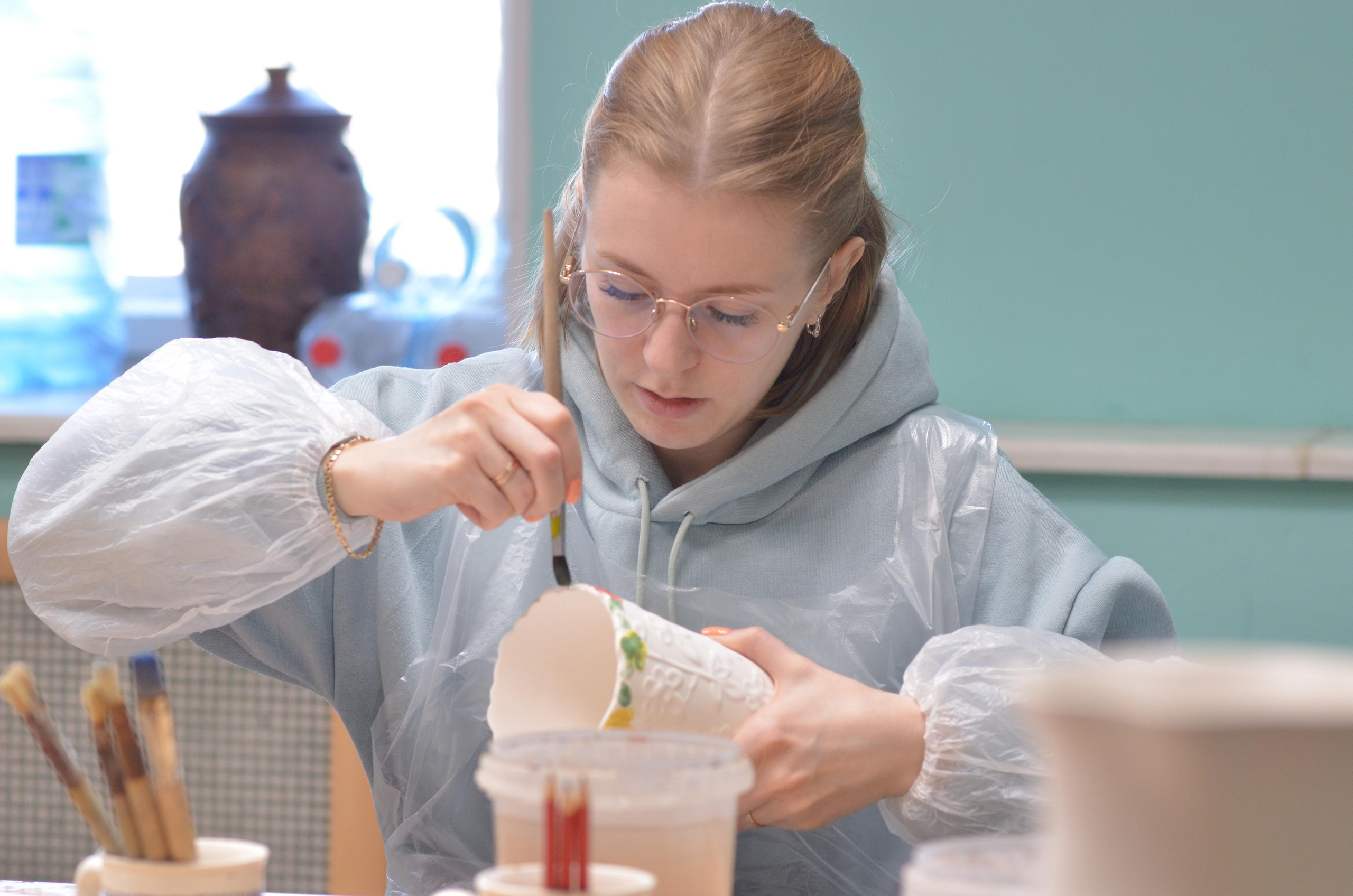 Мир, труд, май, роспись керамики, гости из Питера. Портретная, сюжетная фотография