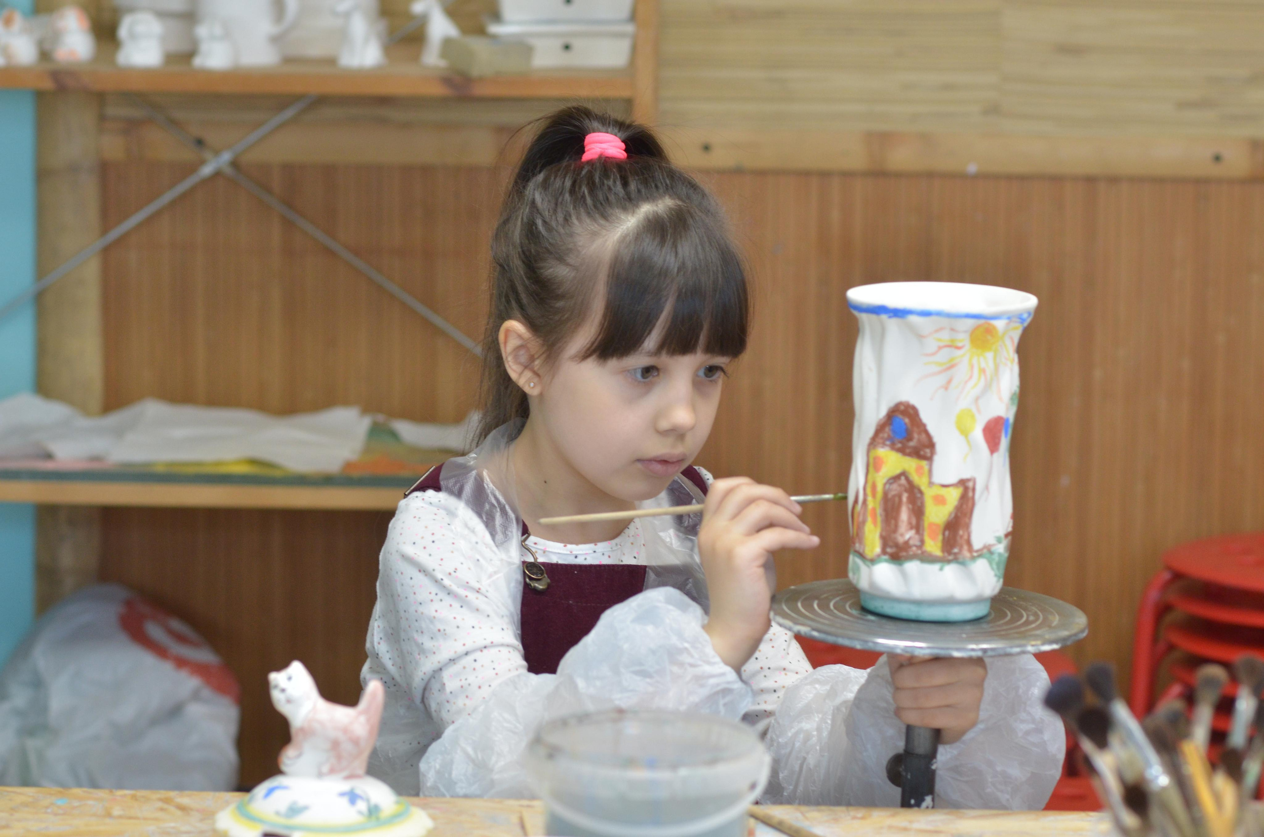 Мир, труд, май, роспись керамики, гости из Питера. Портретная, сюжетная фотография