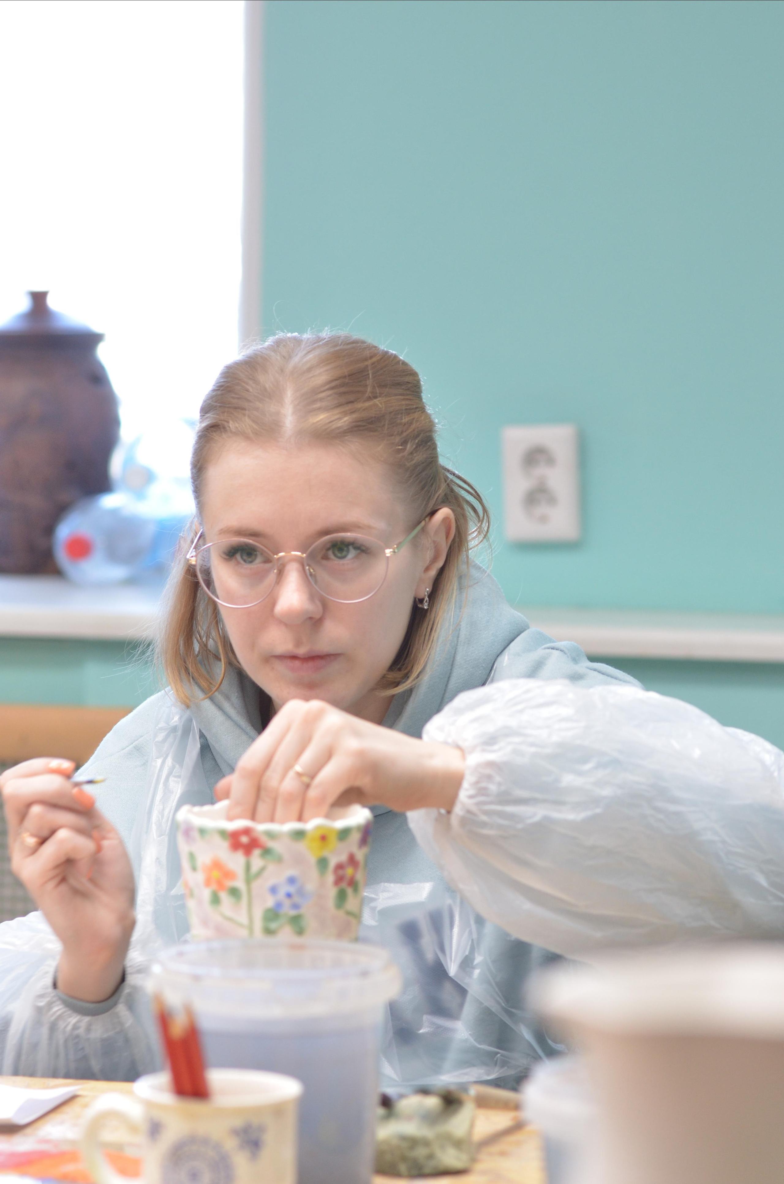 Мир, труд, май, роспись керамики, гости из Питера. Портретная, сюжетная фотография