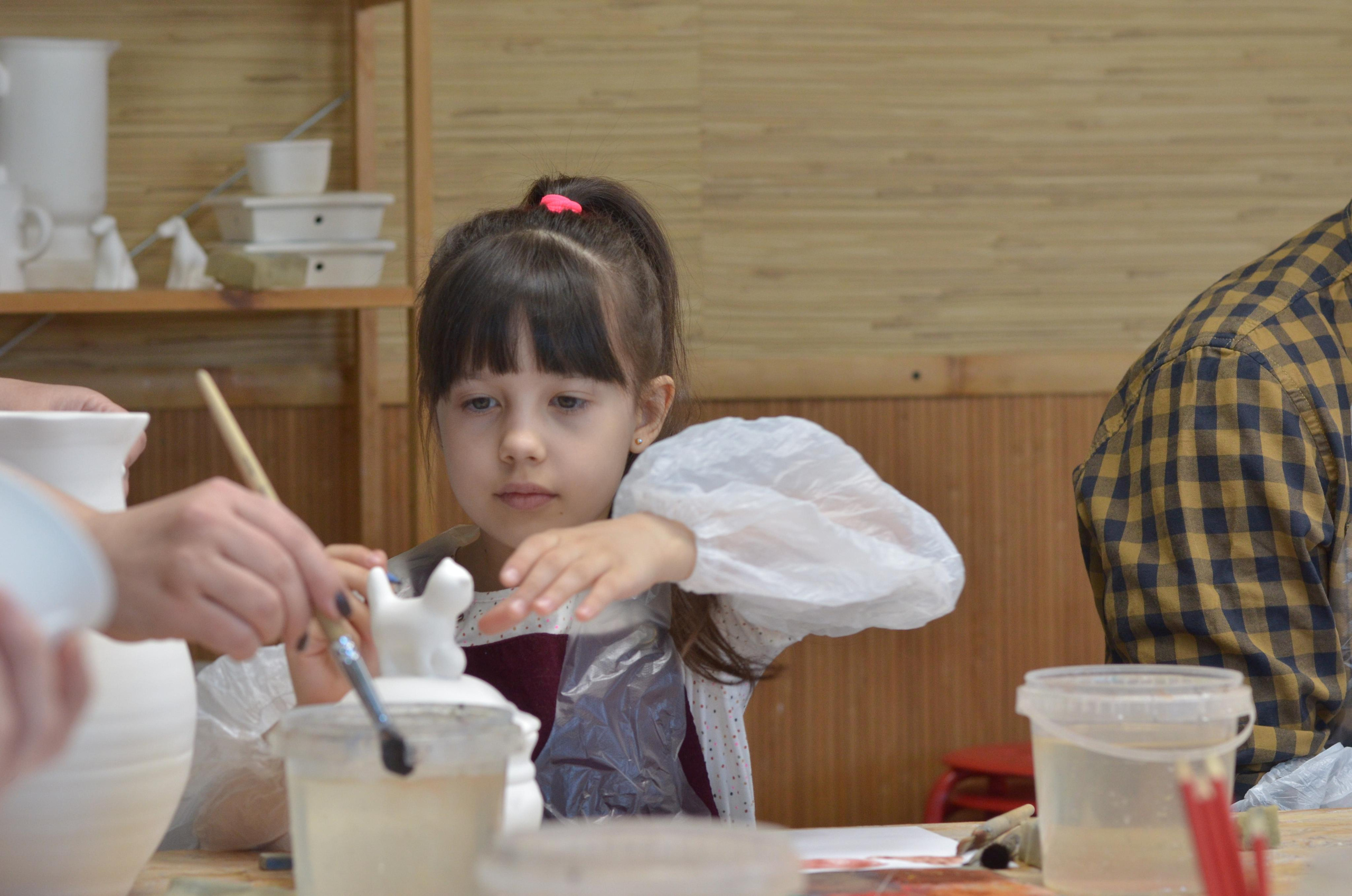 Мир, труд, май, роспись керамики, гости из Питера. Портретная, сюжетная фотография