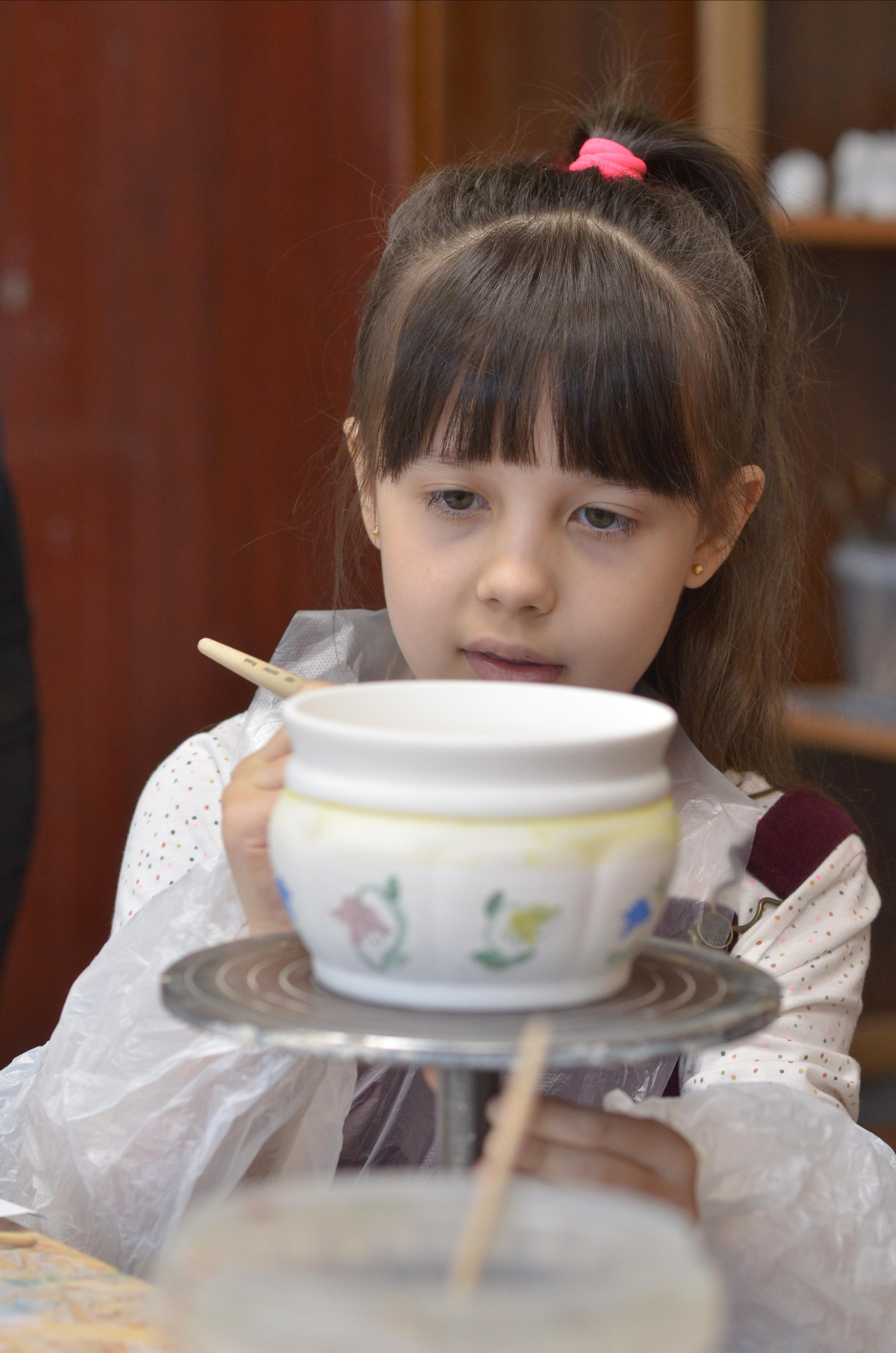 Мир, труд, май, роспись керамики, гости из Питера. Портретная, сюжетная фотография