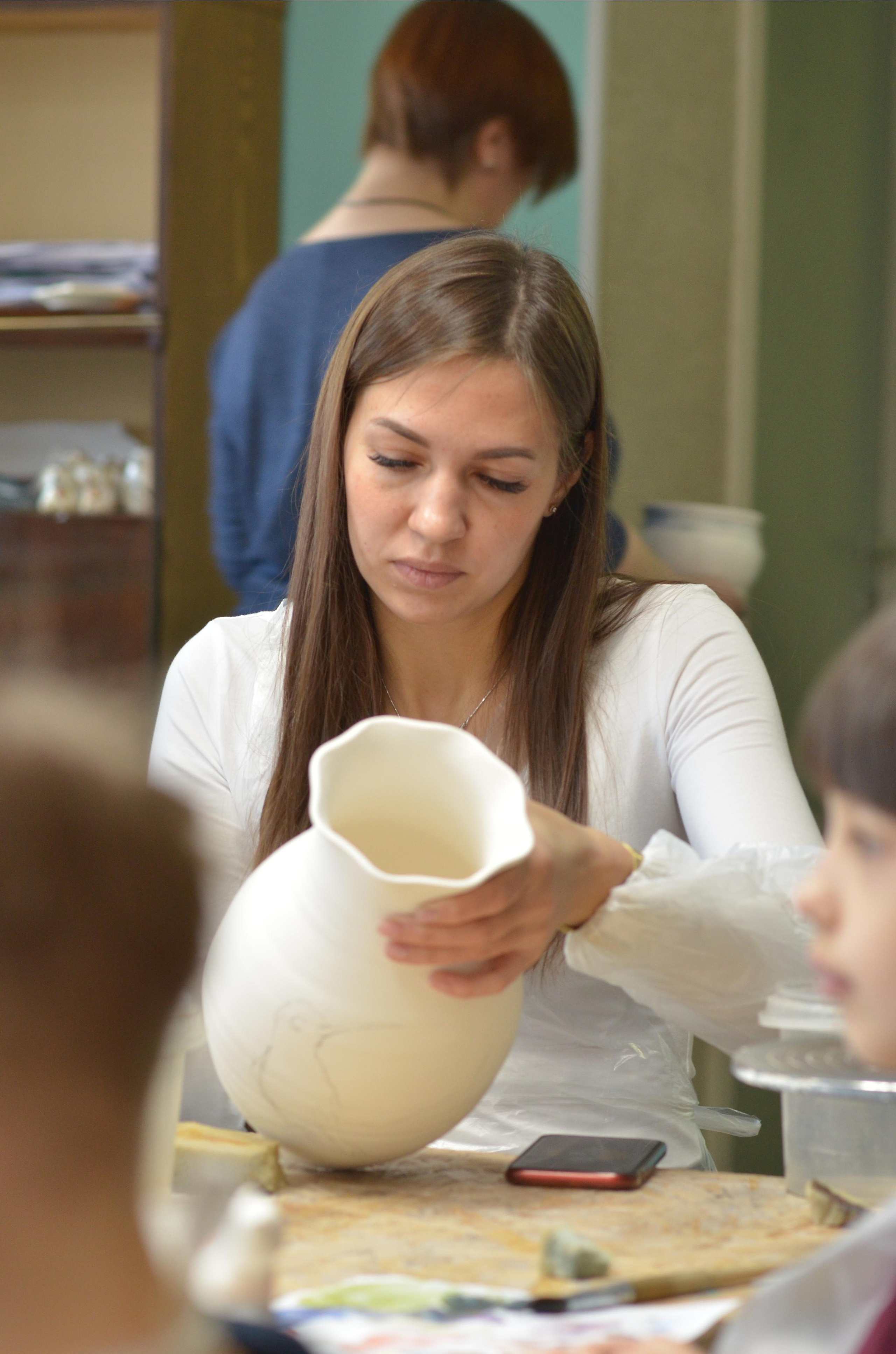Мир, труд, май, роспись керамики, гости из Питера. Портретная, сюжетная фотография
