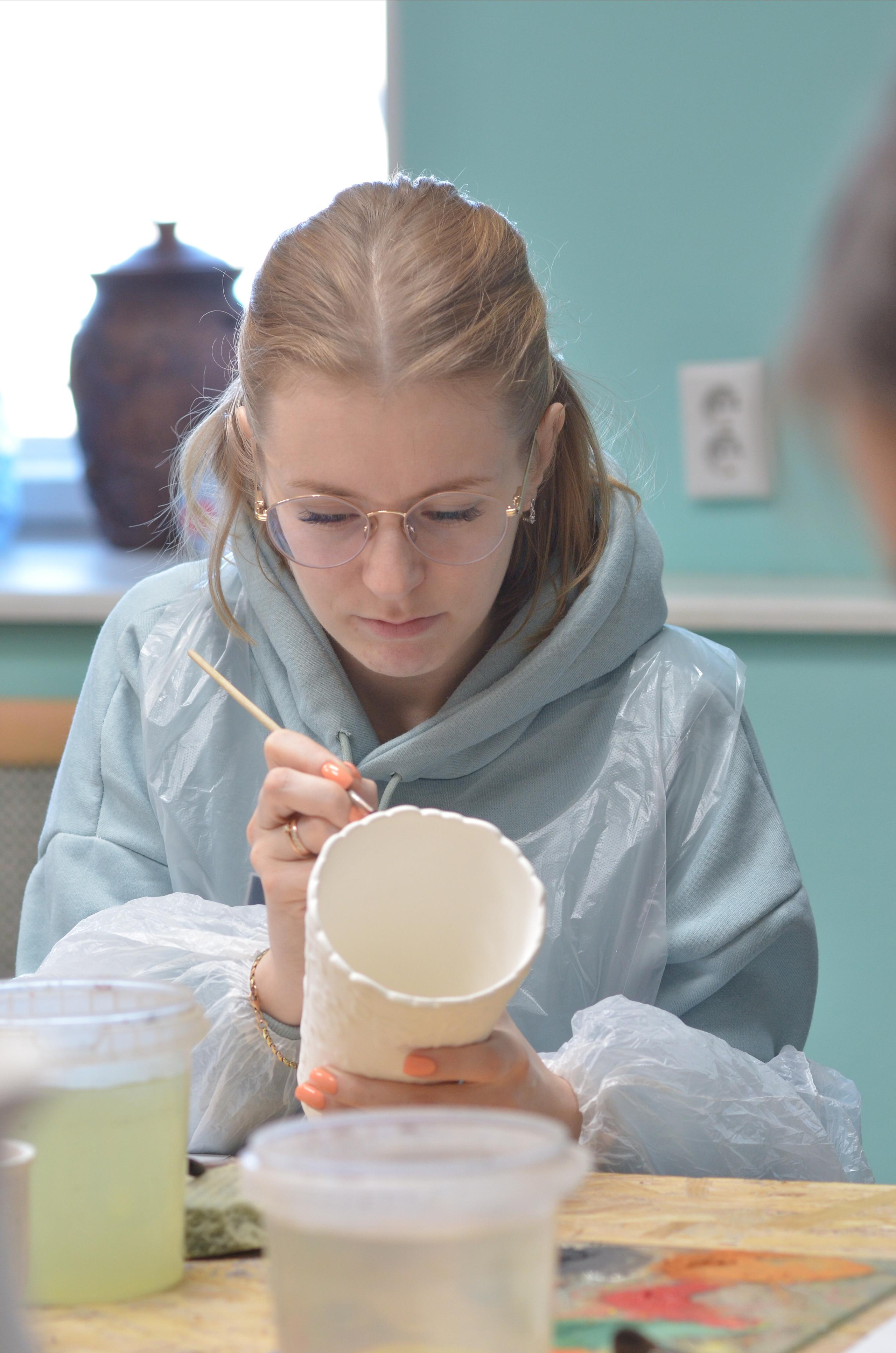 Мир, труд, май, роспись керамики, гости из Питера. Портретная, сюжетная фотография