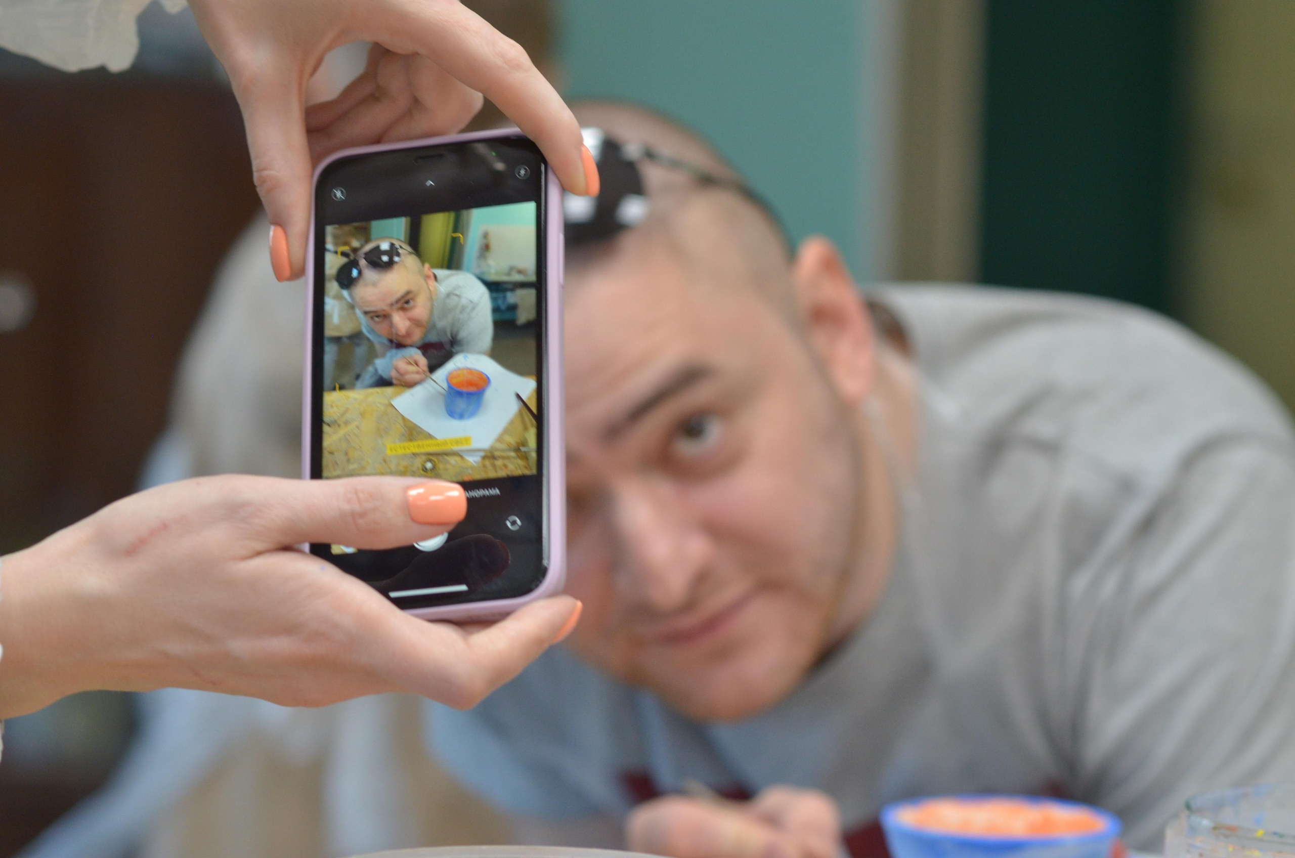 Мир, труд, май, роспись керамики, гости из Питера. Портретная, сюжетная фотография