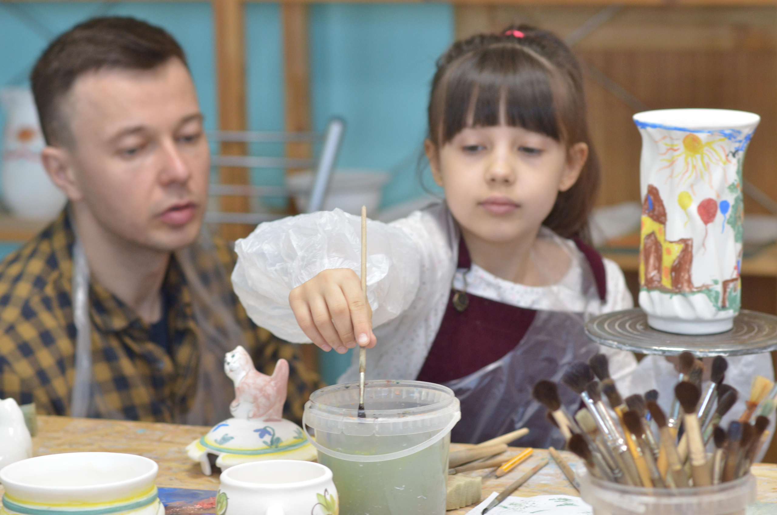 Мир, труд, май, роспись керамики, гости из Питера. Портретная, сюжетная фотография