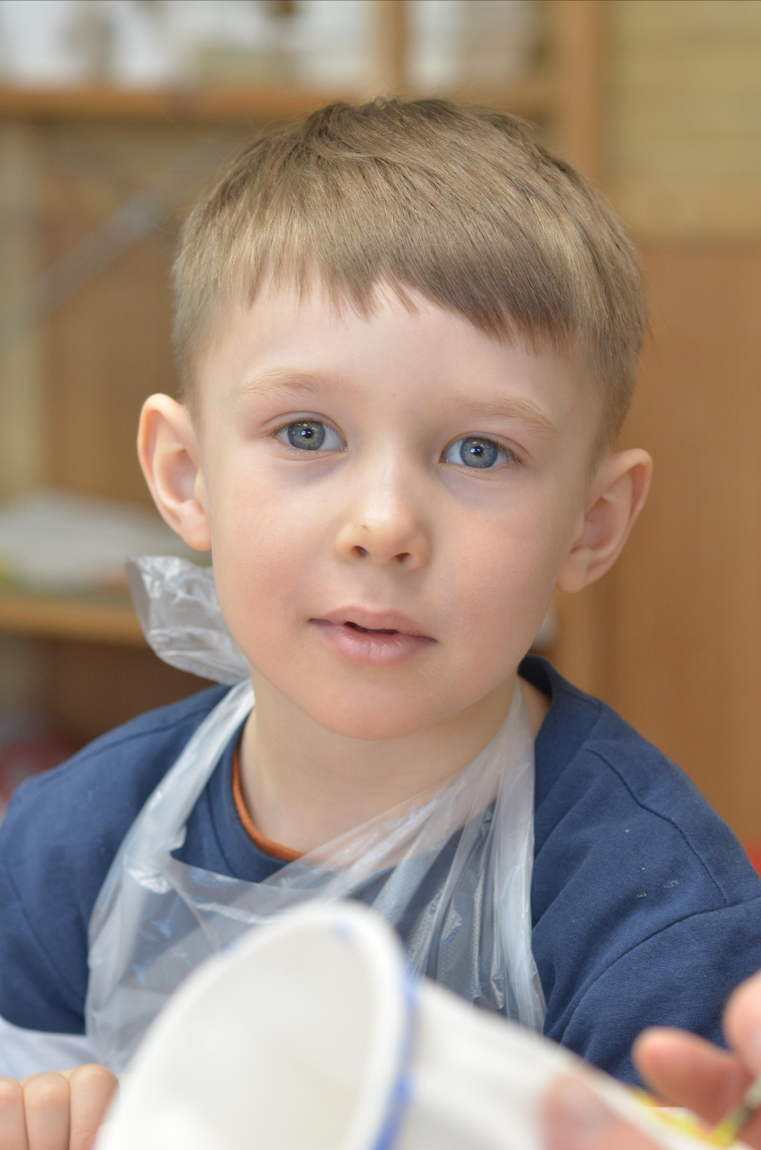 Мир, труд, май, роспись керамики, гости из Питера. Портретная, сюжетная фотография