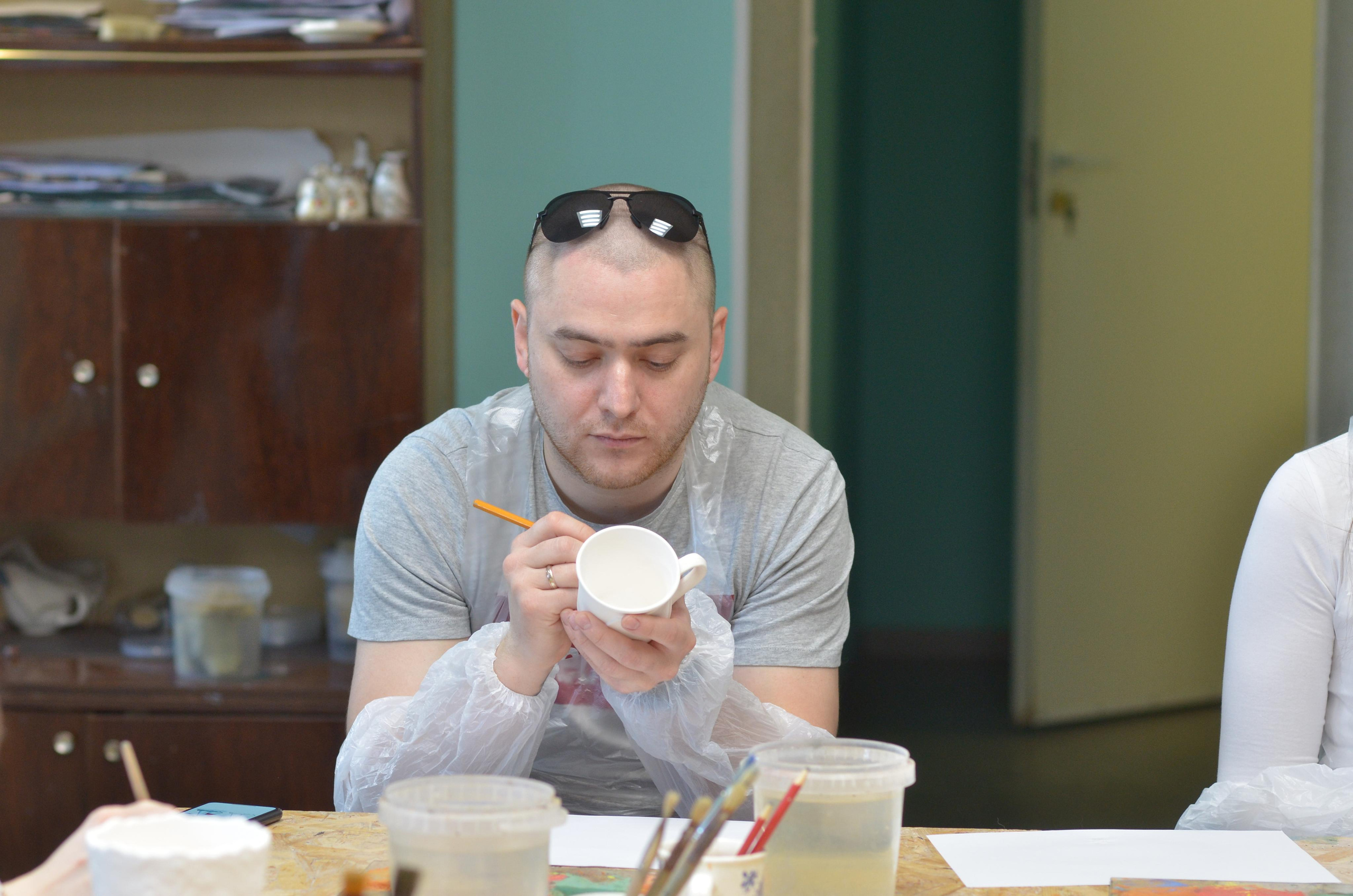 Мир, труд, май, роспись керамики, гости из Питера. Портретная, сюжетная фотография