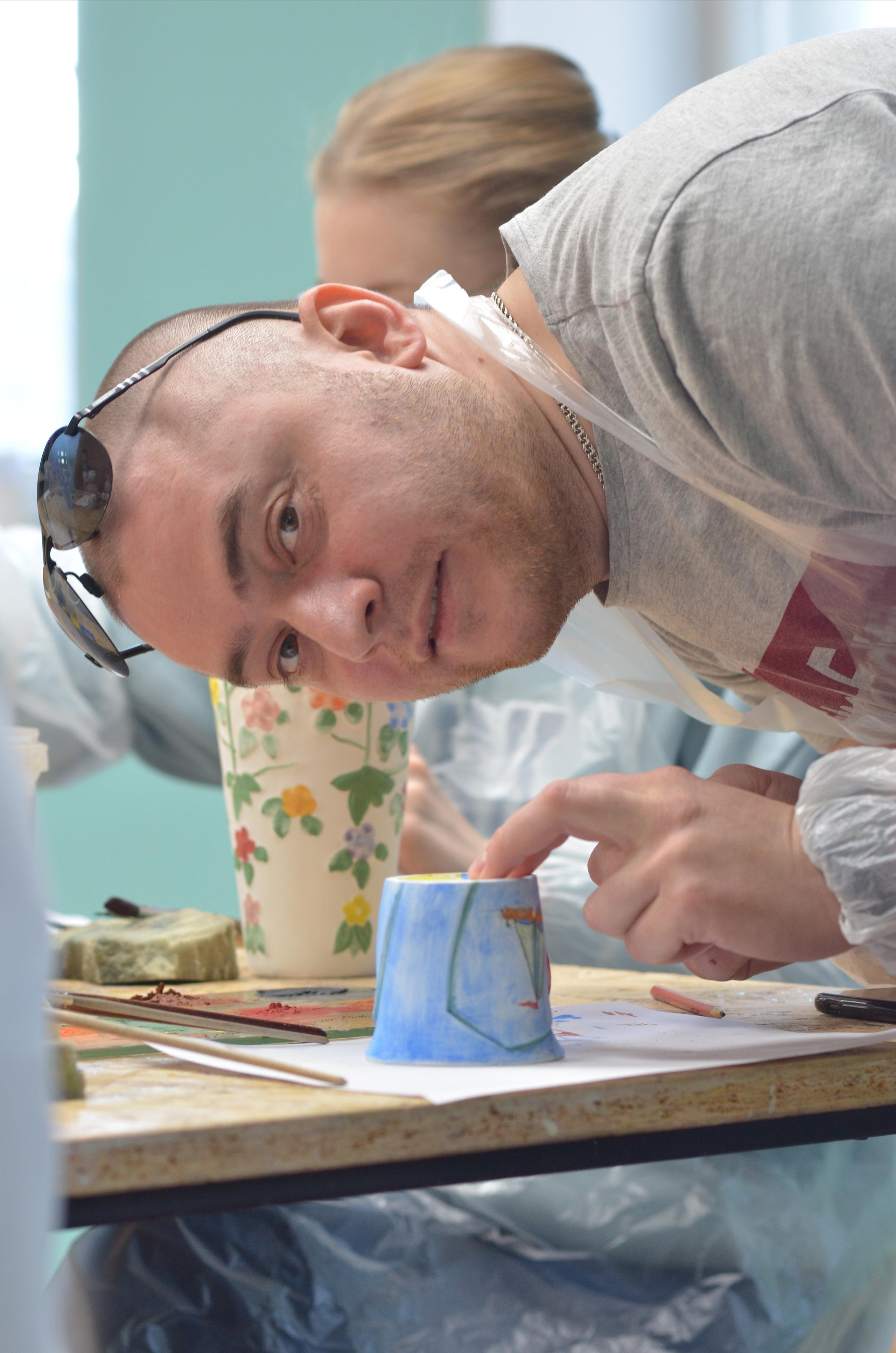 Мир, труд, май, роспись керамики, гости из Питера. Портретная, сюжетная фотография