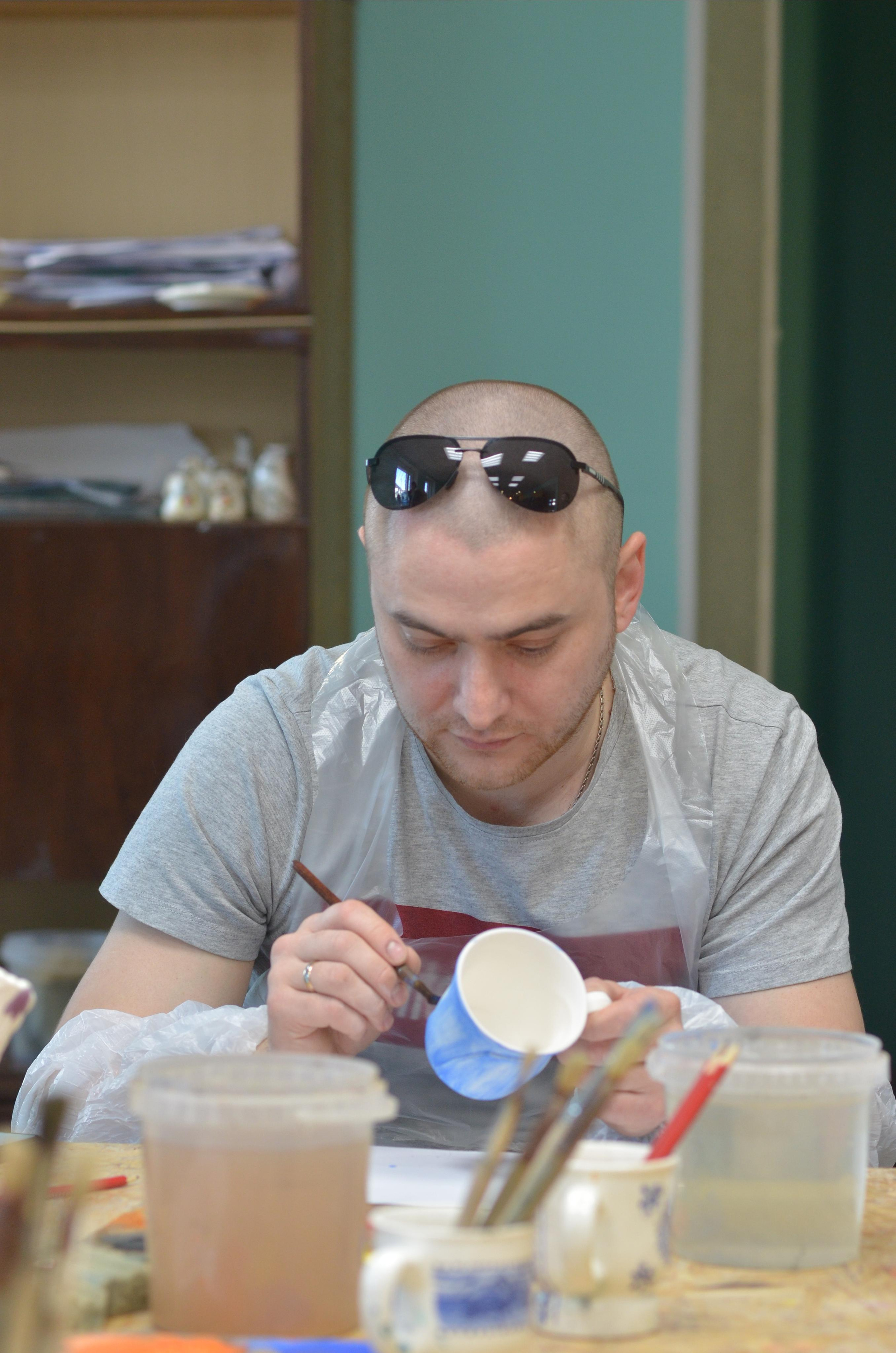 Мир, труд, май, роспись керамики, гости из Питера. Портретная, сюжетная фотография