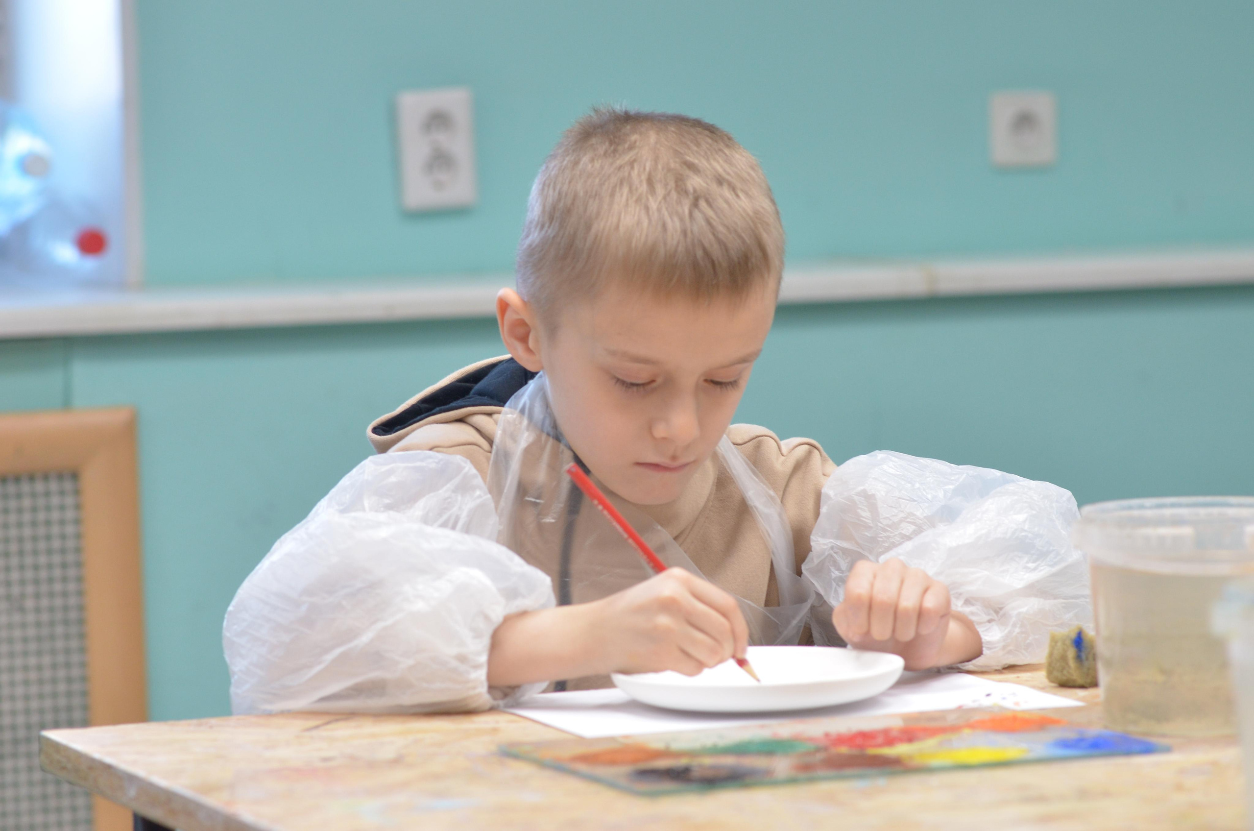 Мир, труд, май, роспись керамики, гости из Питера. Портретная, сюжетная фотография