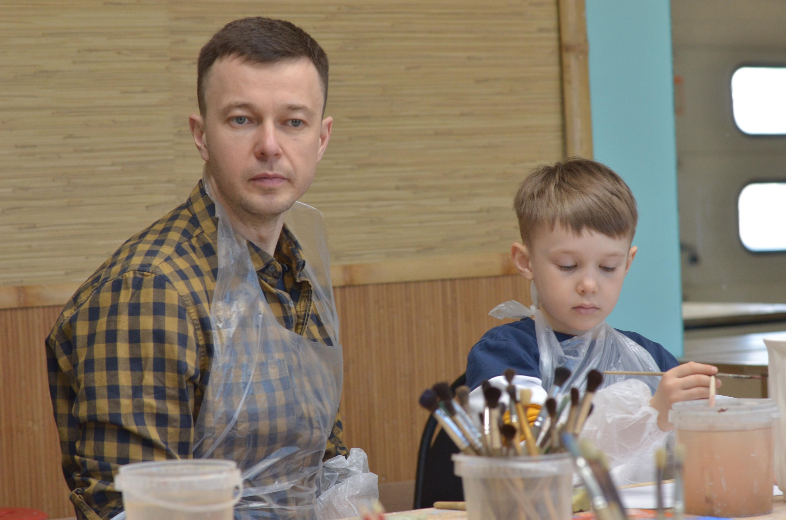 Мир, труд, май, роспись керамики, гости из Питера. Портретная, сюжетная фотография