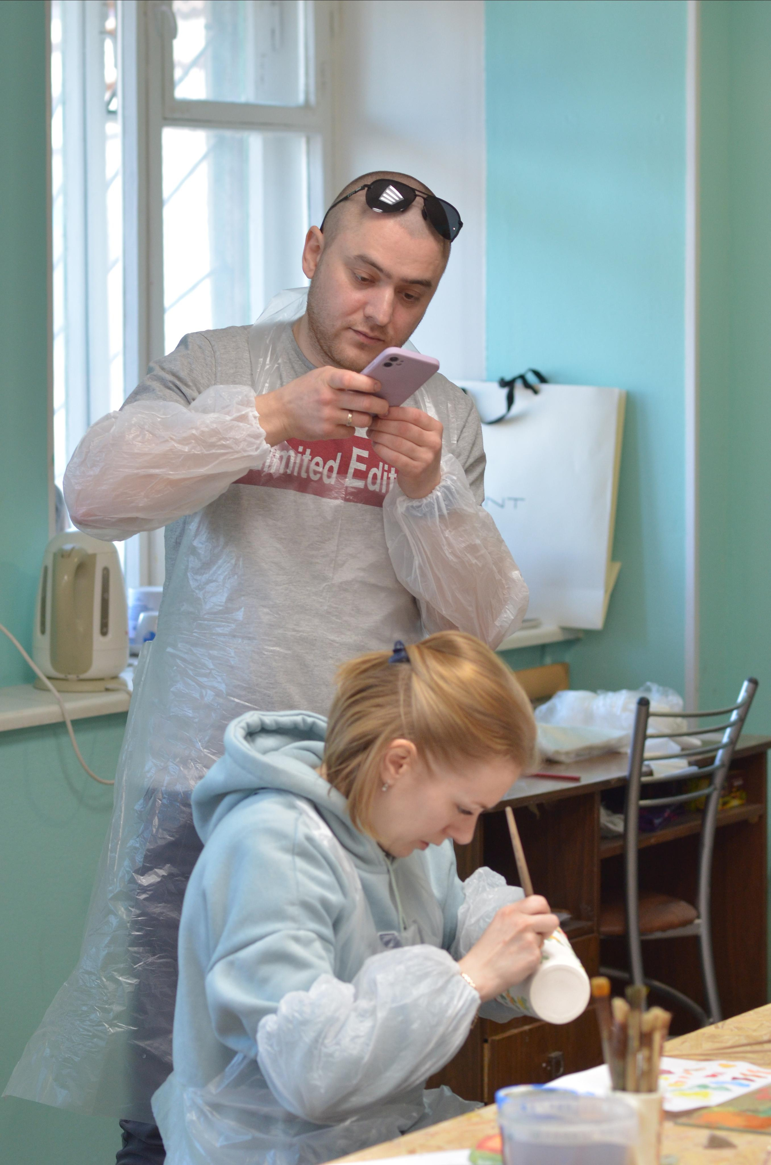 Мир, труд, май, роспись керамики, гости из Питера. Портретная, сюжетная фотография