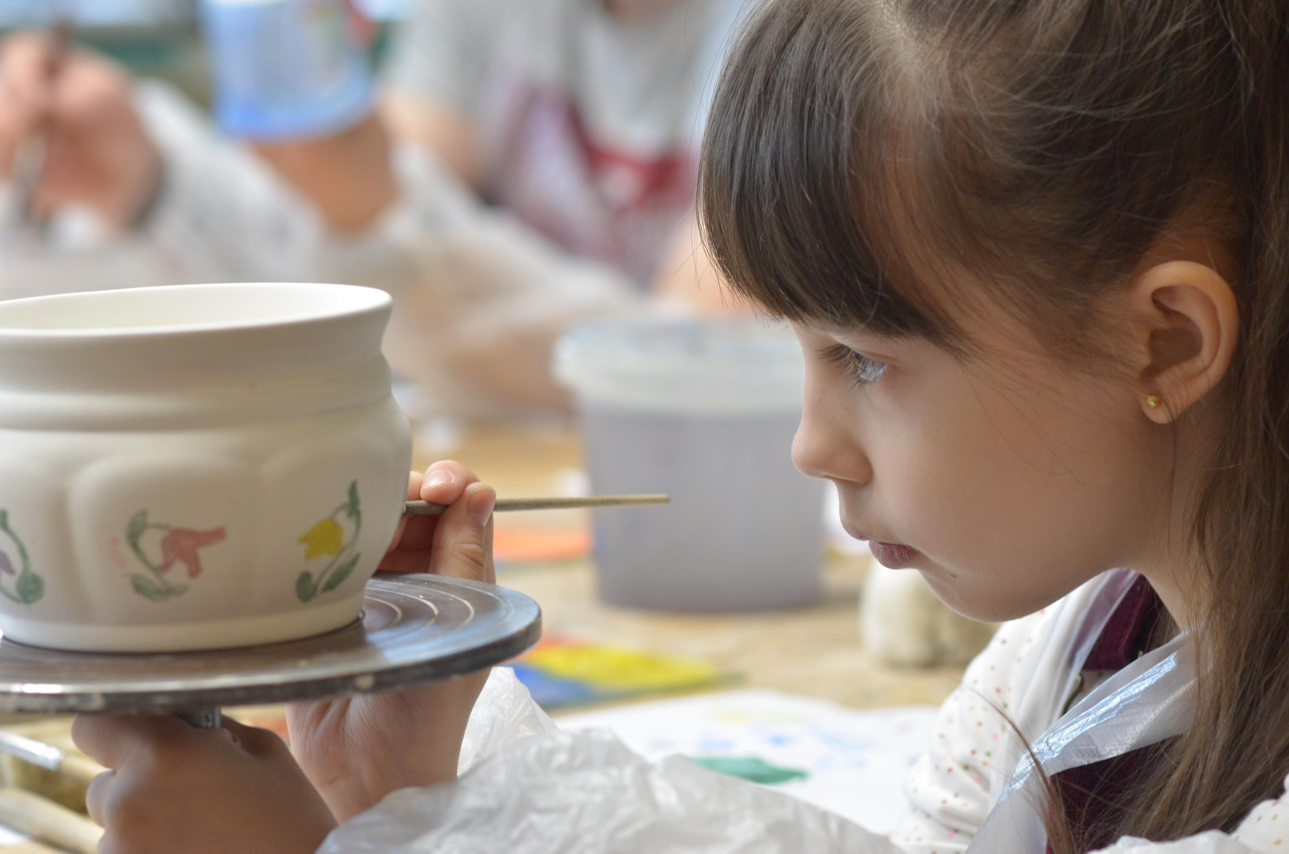 Мир, труд, май, роспись керамики, гости из Питера. Портретная, сюжетная фотография