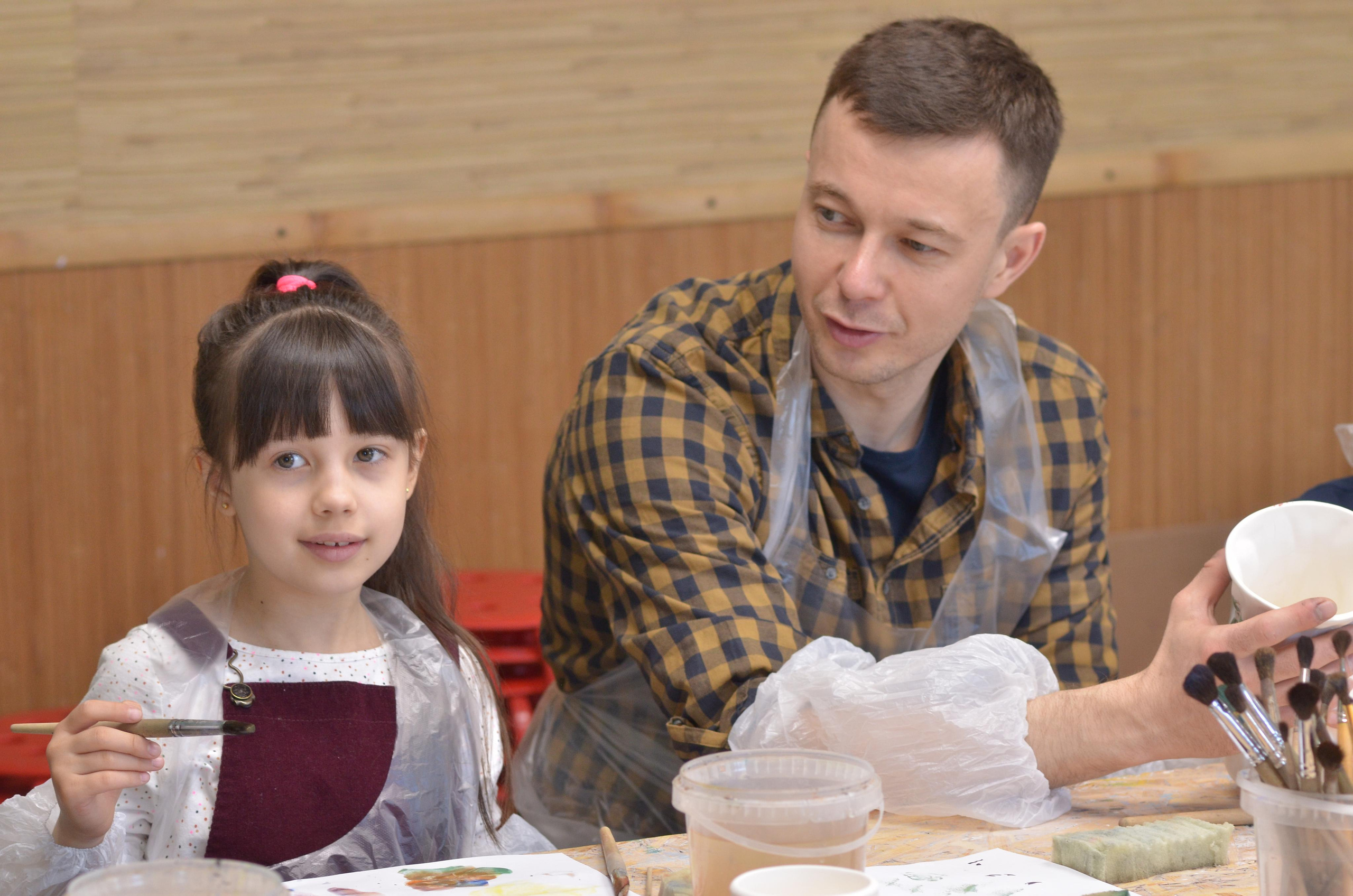Мир, труд, май, роспись керамики, гости из Питера. Портретная, сюжетная фотография