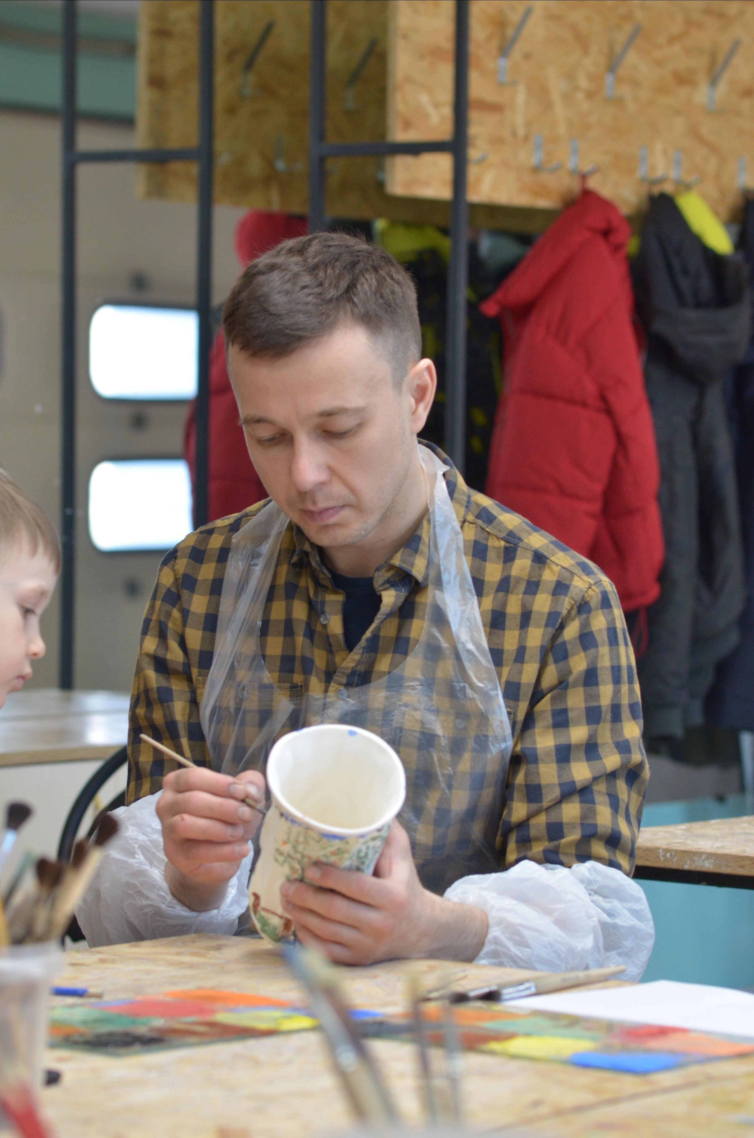 Мир, труд, май, роспись керамики, гости из Питера. Портретная, сюжетная фотография