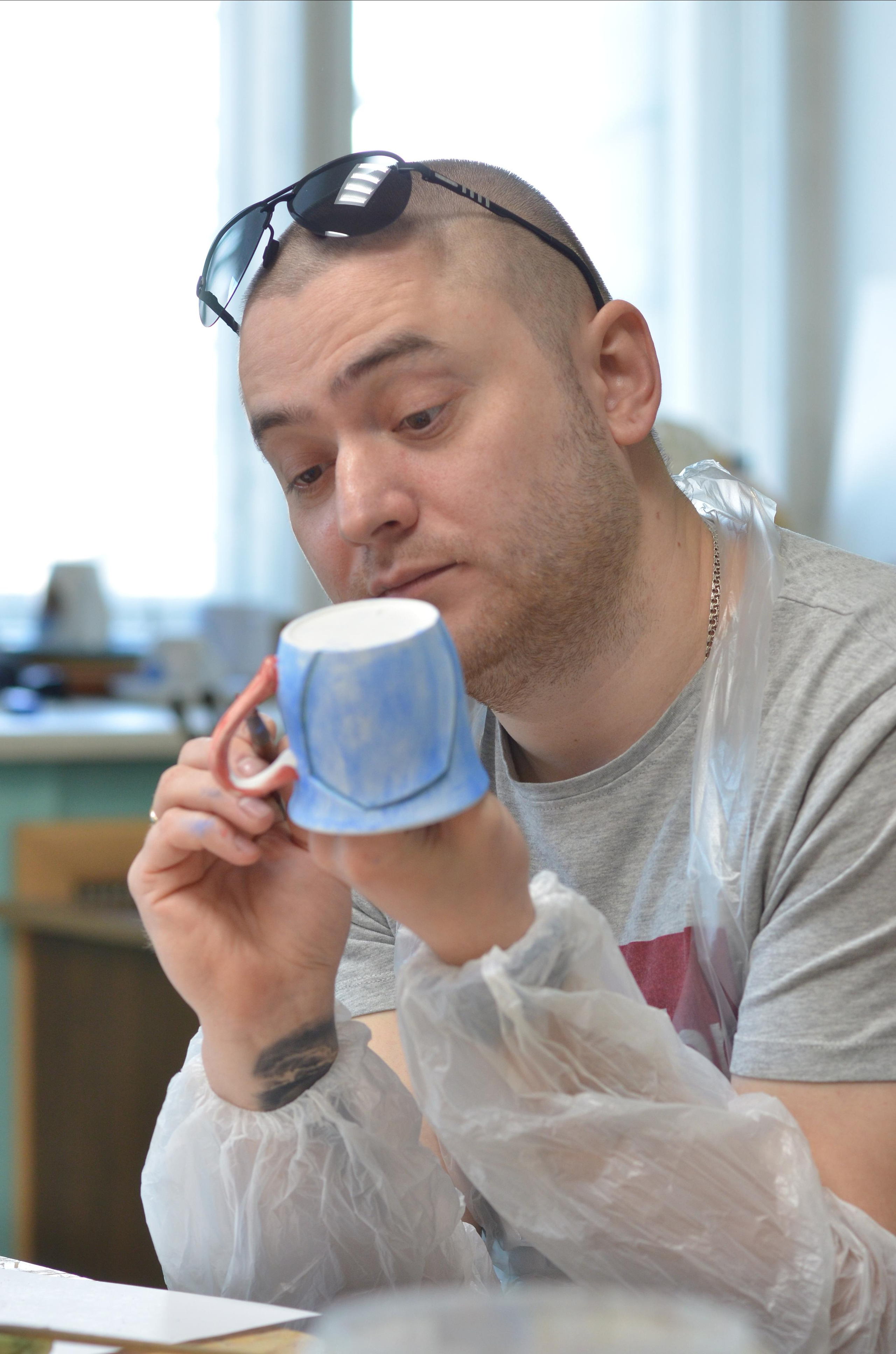 Мир, труд, май, роспись керамики, гости из Питера. Портретная, сюжетная фотография