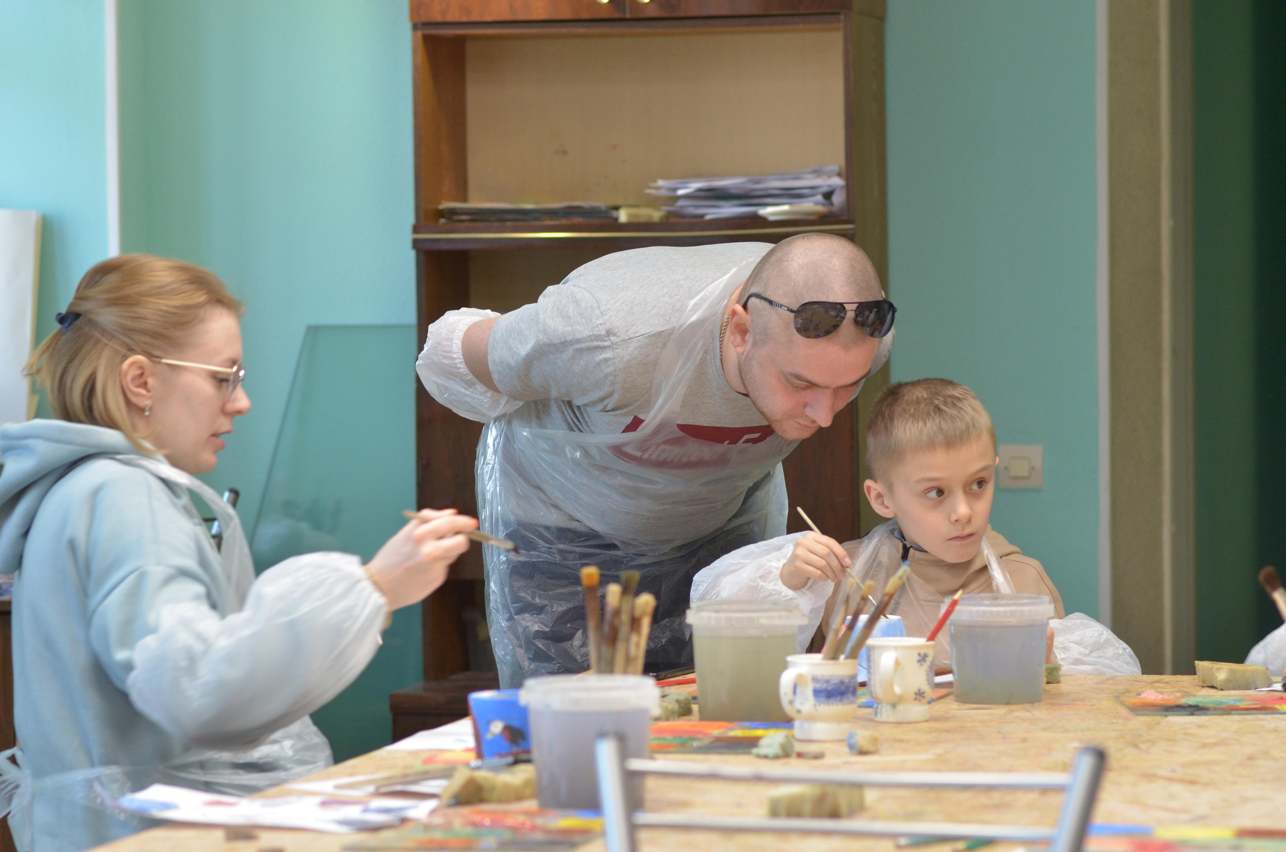 Мир, труд, май, роспись керамики, гости из Питера. Портретная, сюжетная фотография