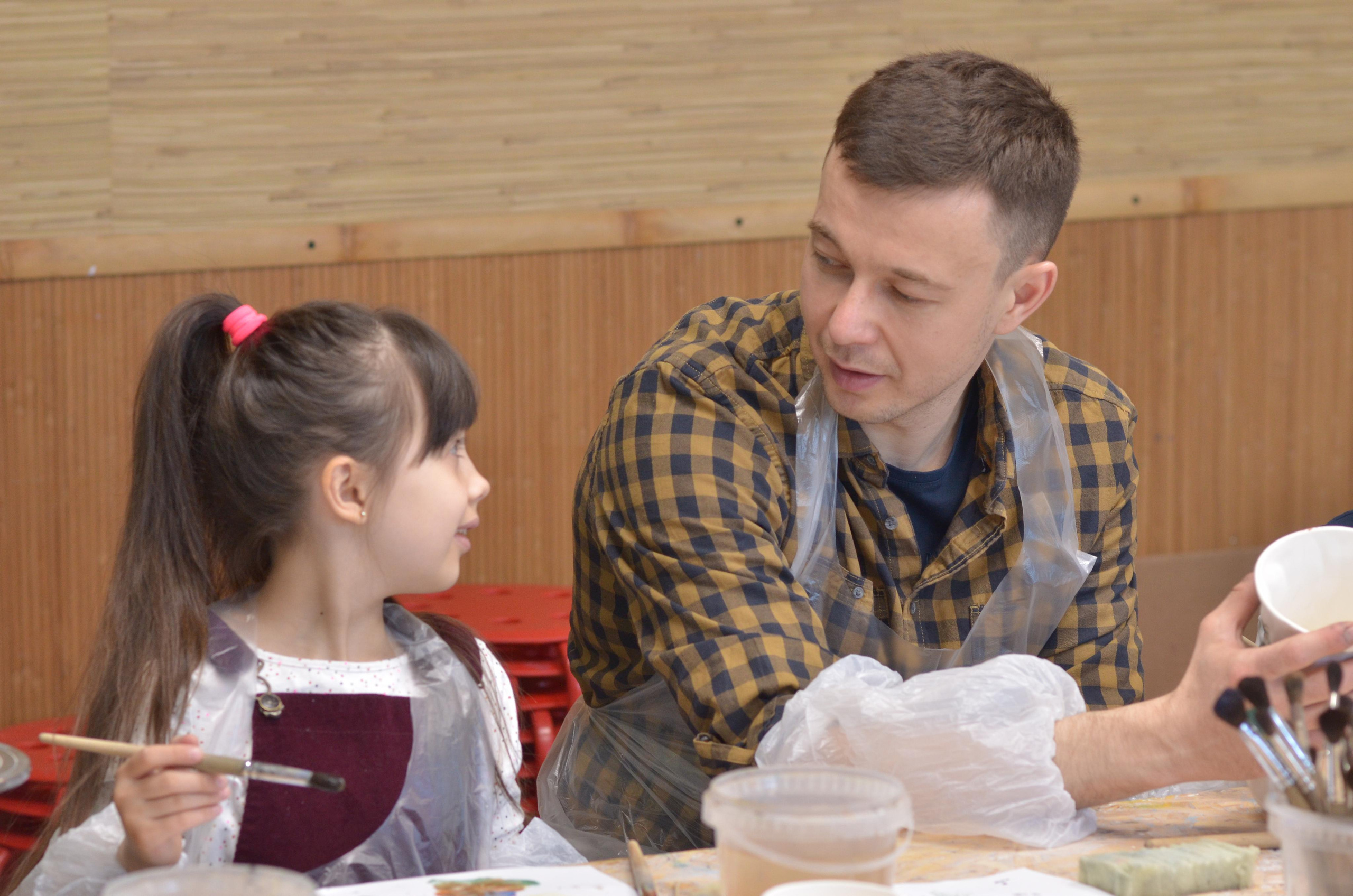 Мир, труд, май, роспись керамики, гости из Питера. Портретная, сюжетная фотография