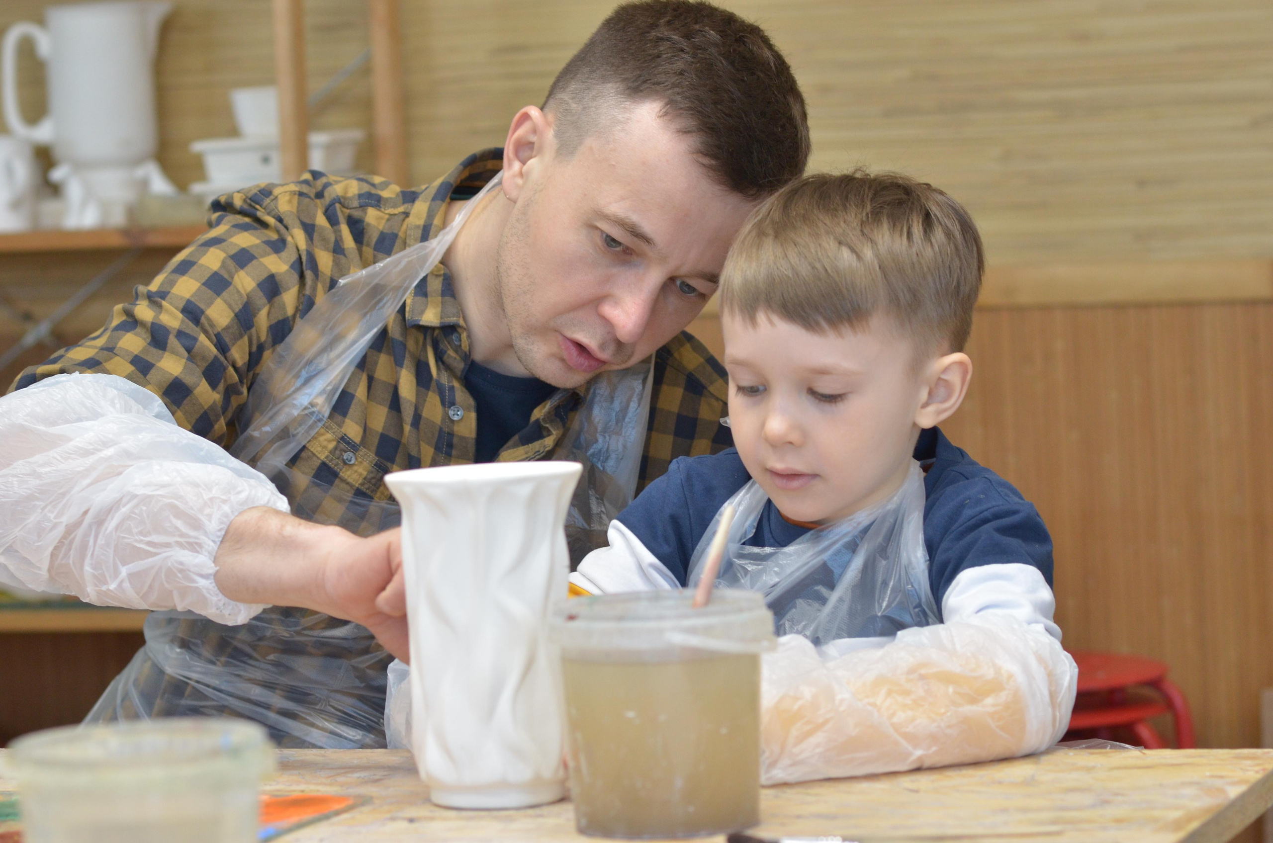 Мир, труд, май, роспись керамики, гости из Питера. Портретная, сюжетная фотография