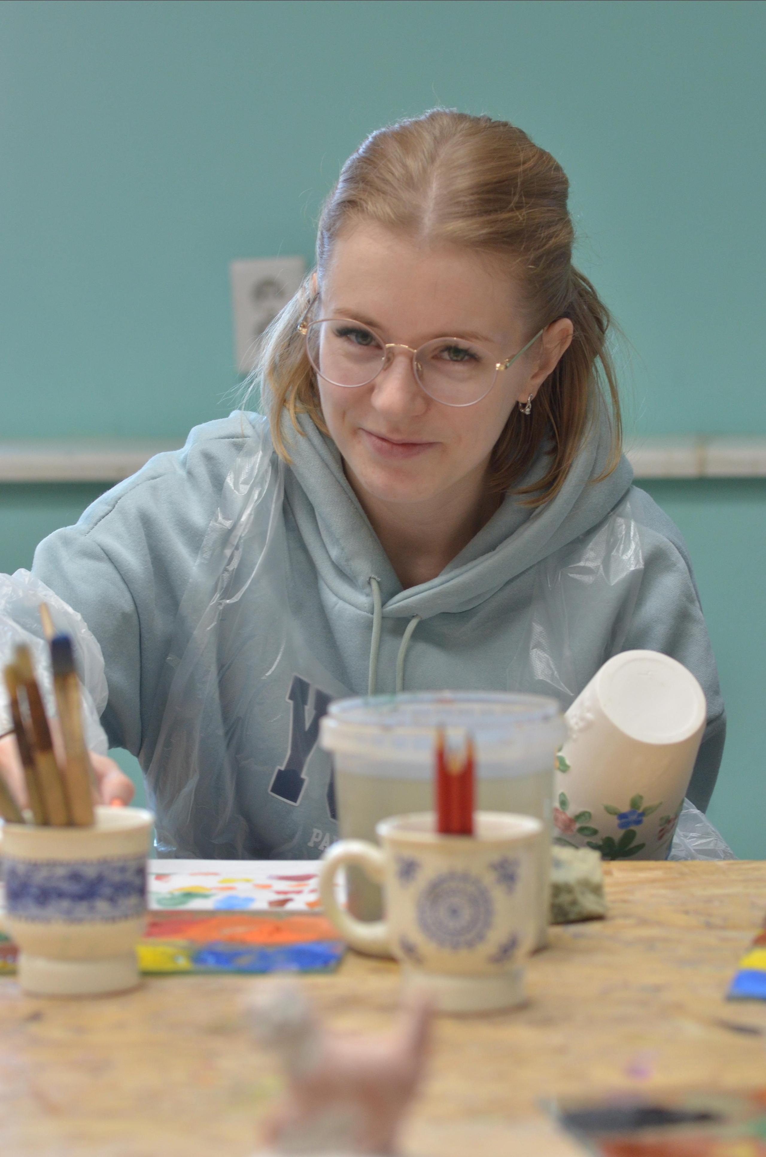 Мир, труд, май, роспись керамики, гости из Питера. Портретная, сюжетная фотография