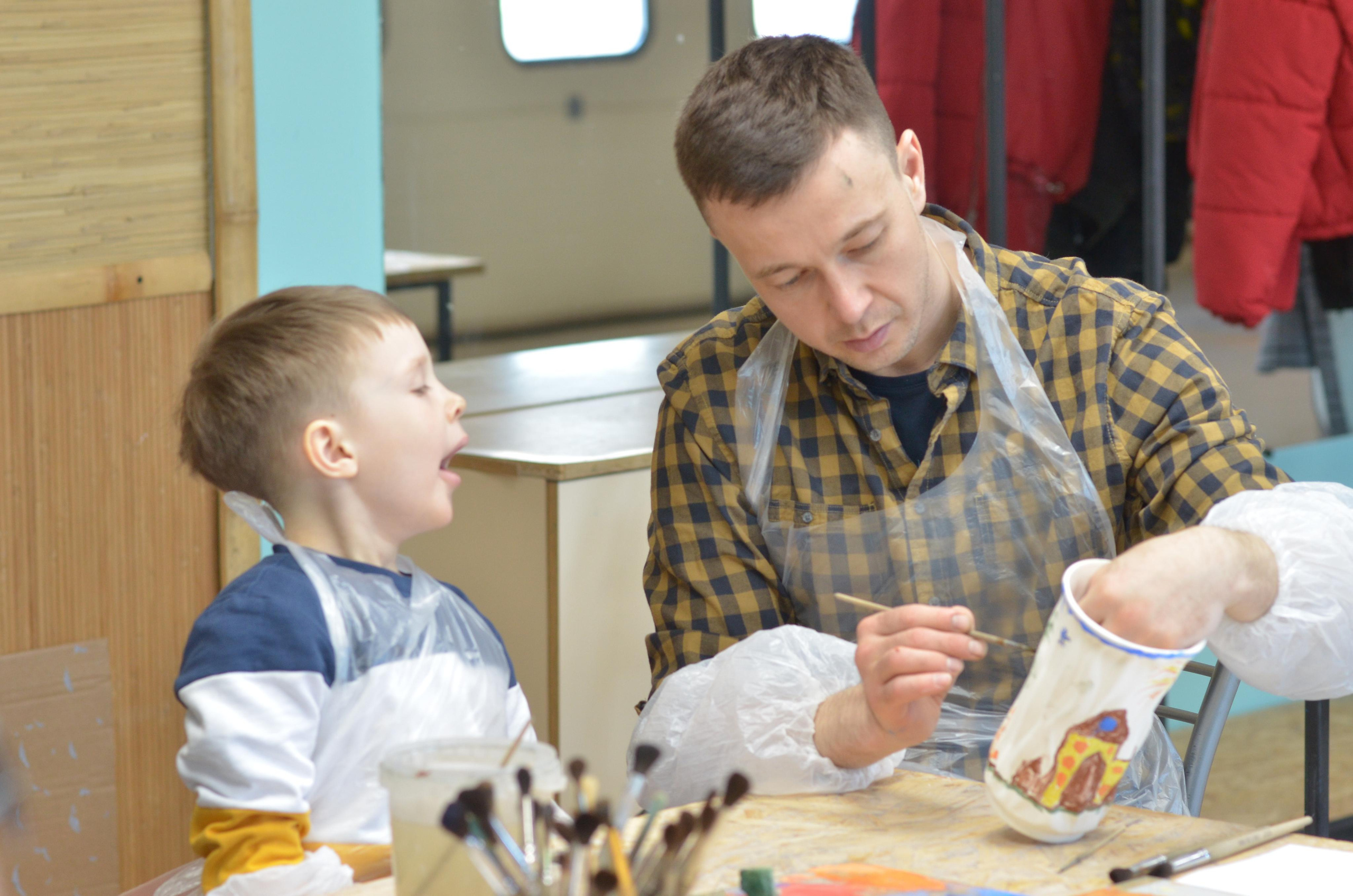 Мир, труд, май, роспись керамики, гости из Питера. Портретная, сюжетная фотография