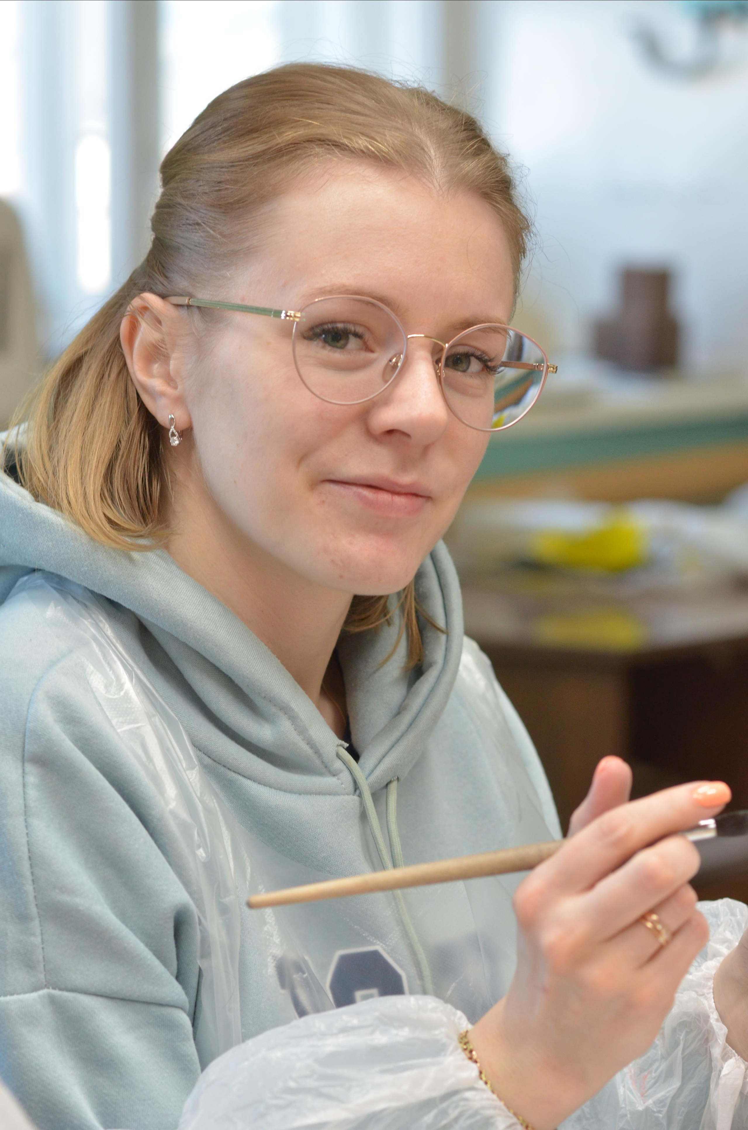 Мир, труд, май, роспись керамики, гости из Питера. Портретная, сюжетная фотография