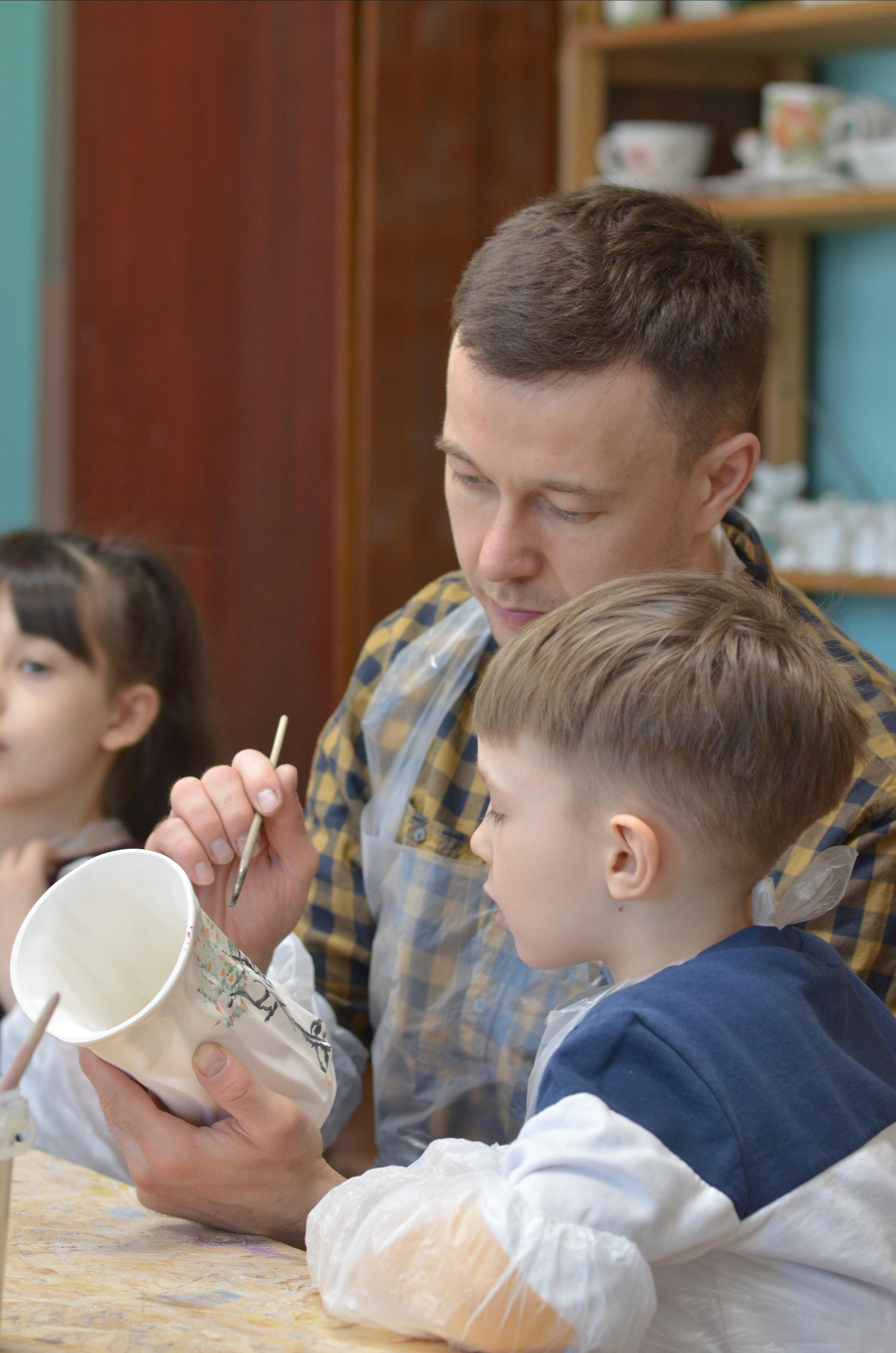 Мир, труд, май, роспись керамики, гости из Питера. Портретная, сюжетная фотография