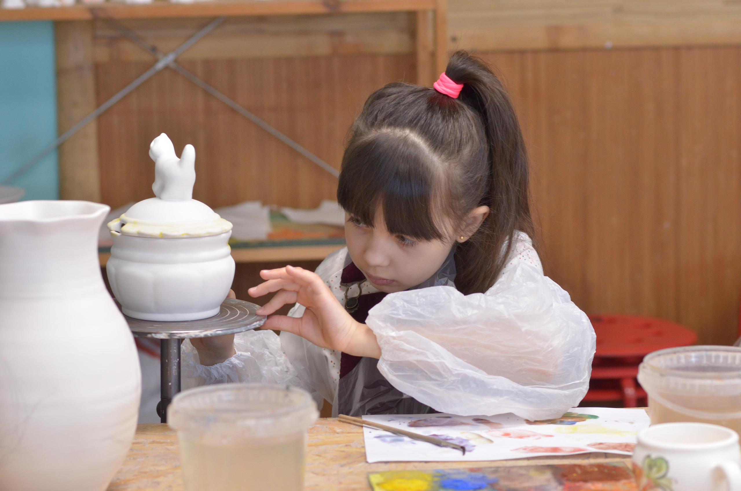 Мир, труд, май, роспись керамики, гости из Питера. Портретная, сюжетная фотография