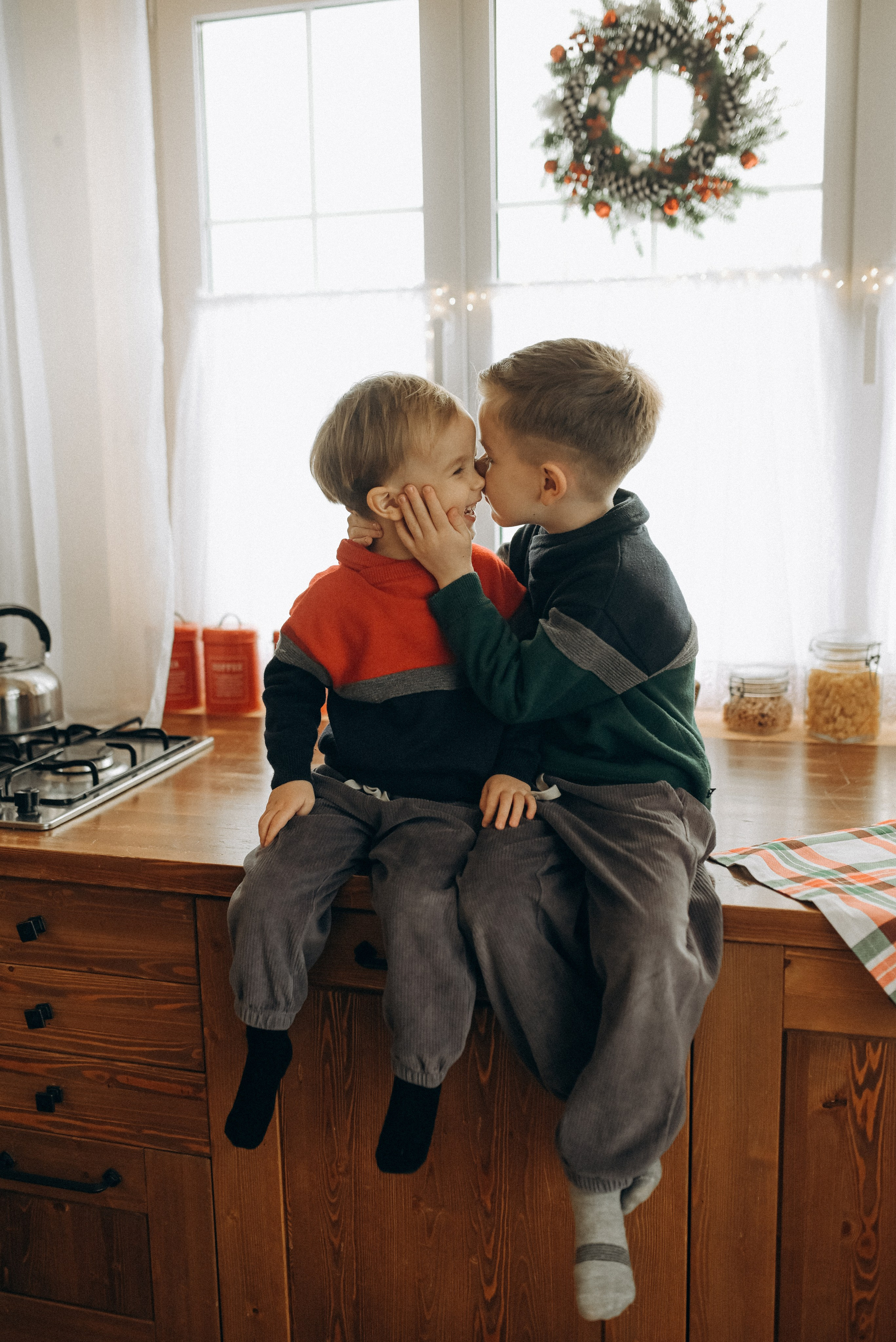 Антон, Маша, Мирон и Корней. Главная