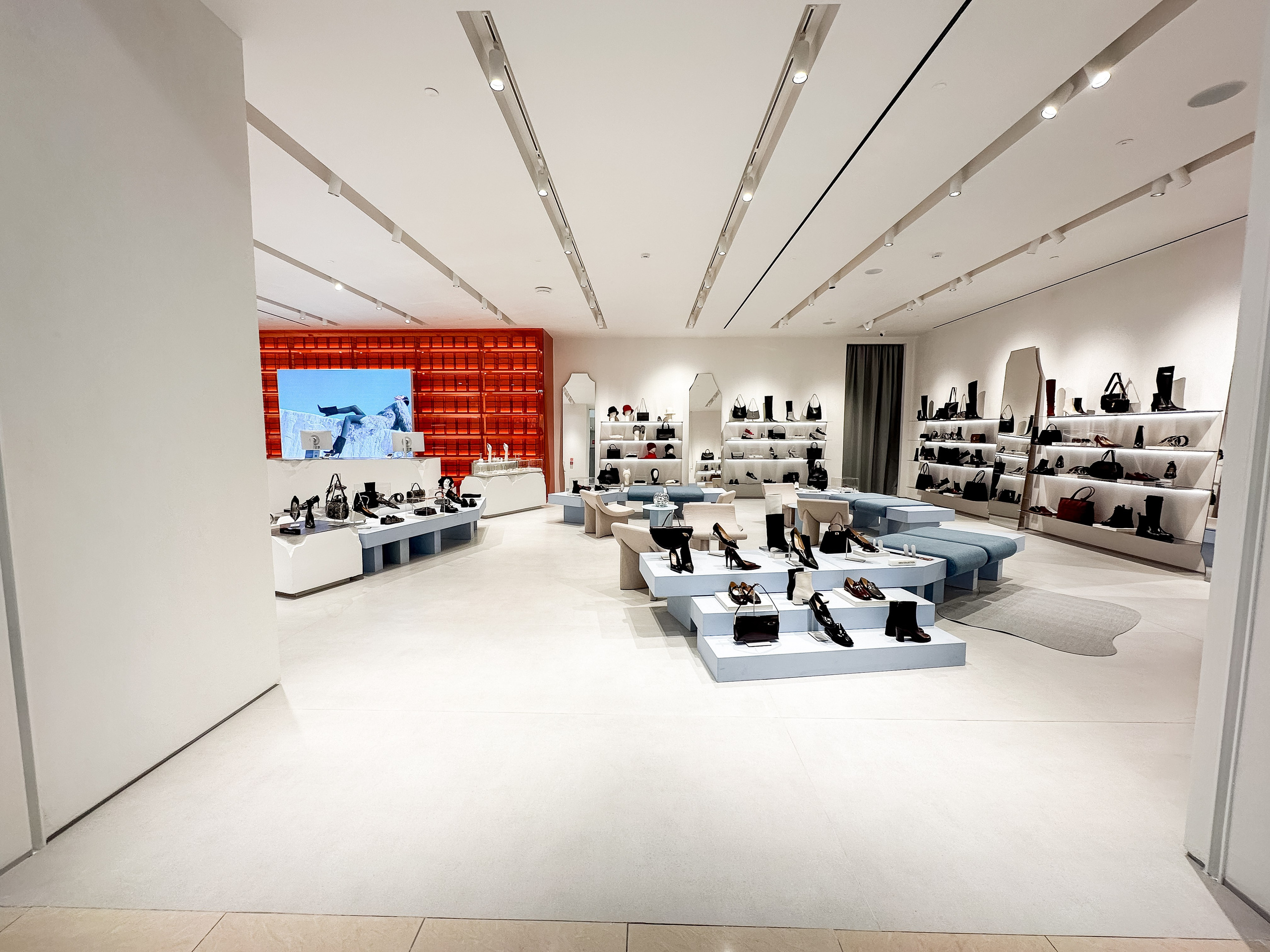 Интерьерная фотосъемка магазина Ekonika в Краснодаре — обувной бренд Профессиональная фотосъемка Ekonika — фирменный магазин в Краснодаре. Шедевры для Вас! Фотограф и Видеограф в Краснодаре Пахиев Руслан