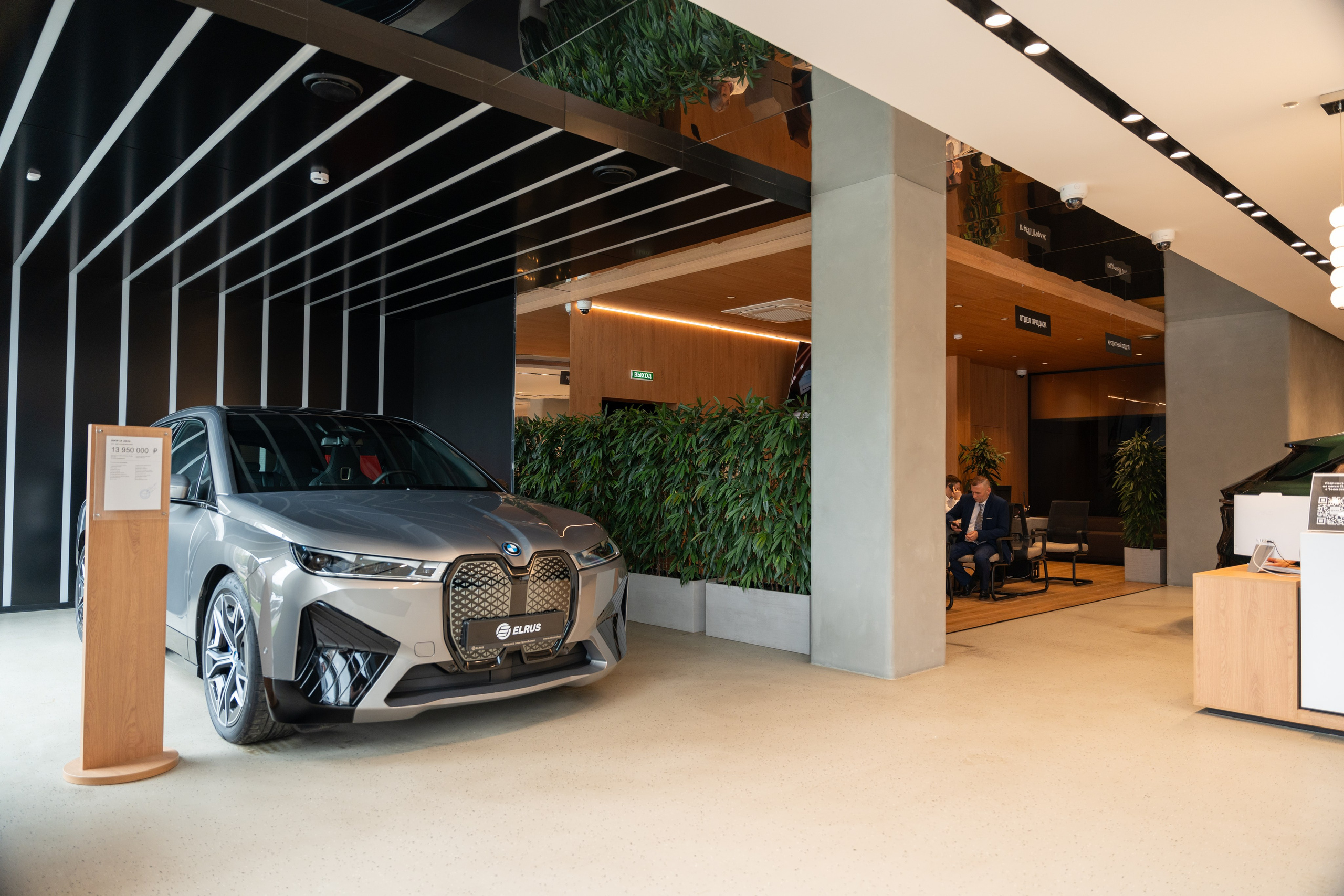 Интерьерная фотосъемка автосалона Elrus в Краснодаре. Zeekr, LiXiang Профессиональная фотосъемка интерьера премиум-автосалона в Краснодаре. Шедевры для Вас! Фотограф и Видеограф в Краснодаре Пахиев Руслан