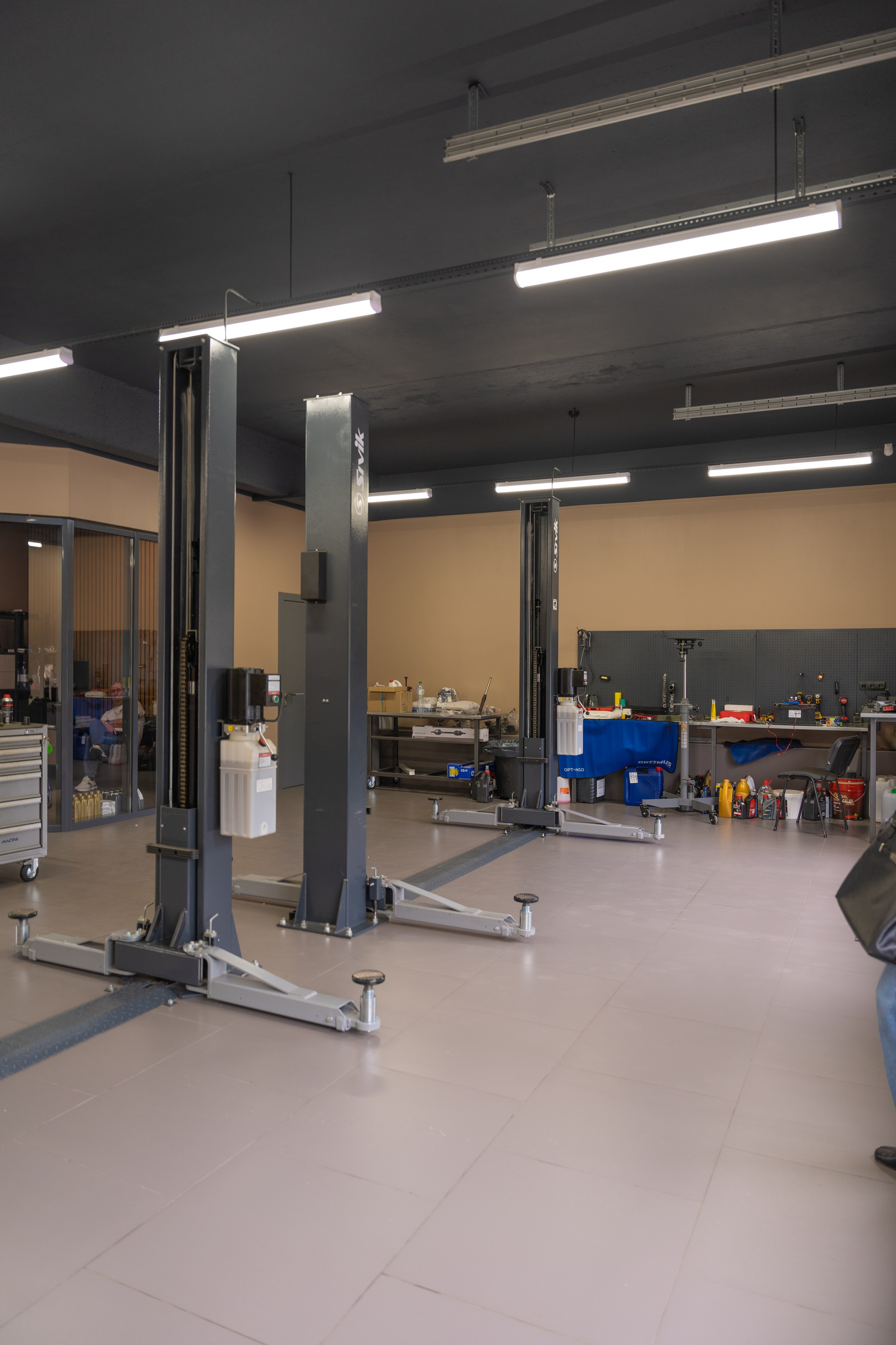 Интерьерная фотосъемка автосалона Elrus в Краснодаре. Zeekr, LiXiang Профессиональная фотосъемка интерьера премиум-автосалона в Краснодаре. Шедевры для Вас! Фотограф и Видеограф в Краснодаре Пахиев Руслан