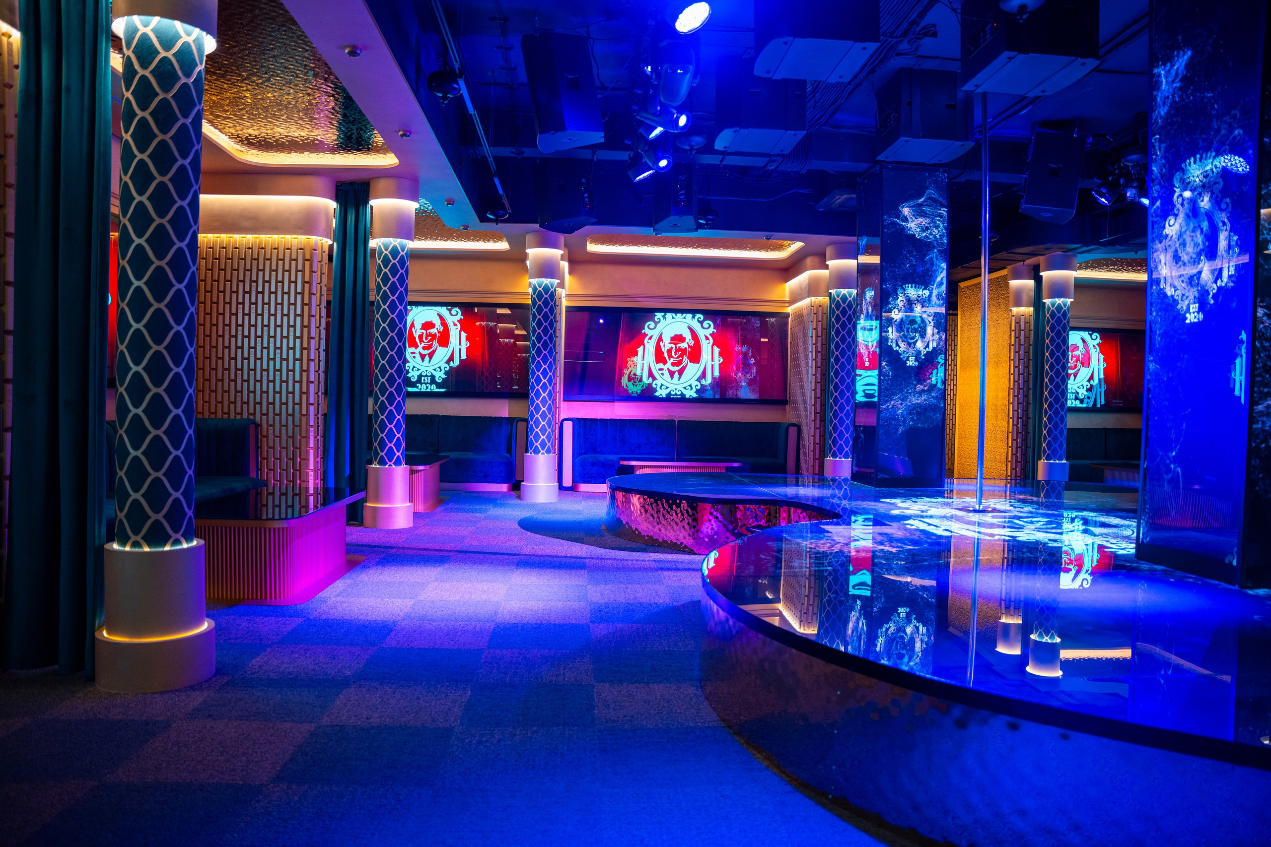 Фотосъемка интерьера стриптиз-клуба Hefner — элитный клуб Краснодара. Интерьерная фотосъемка клуба Hefner в Краснодаре — профессионально. Шедевры для Вас! Фотограф и Видеограф в Краснодаре Пахиев Руслан