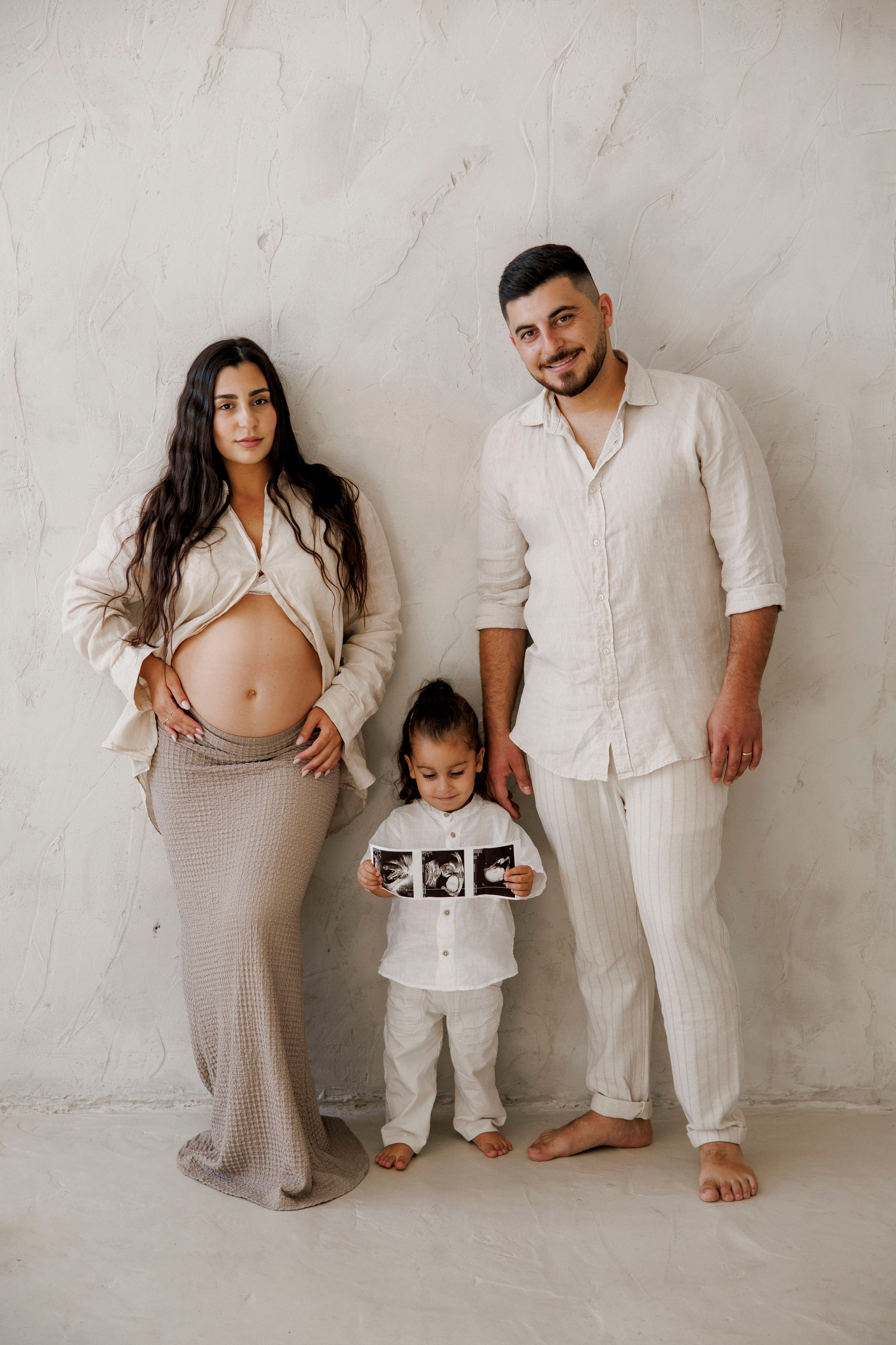 Pregnancy photoshoot inside the Grey Studio. Главная