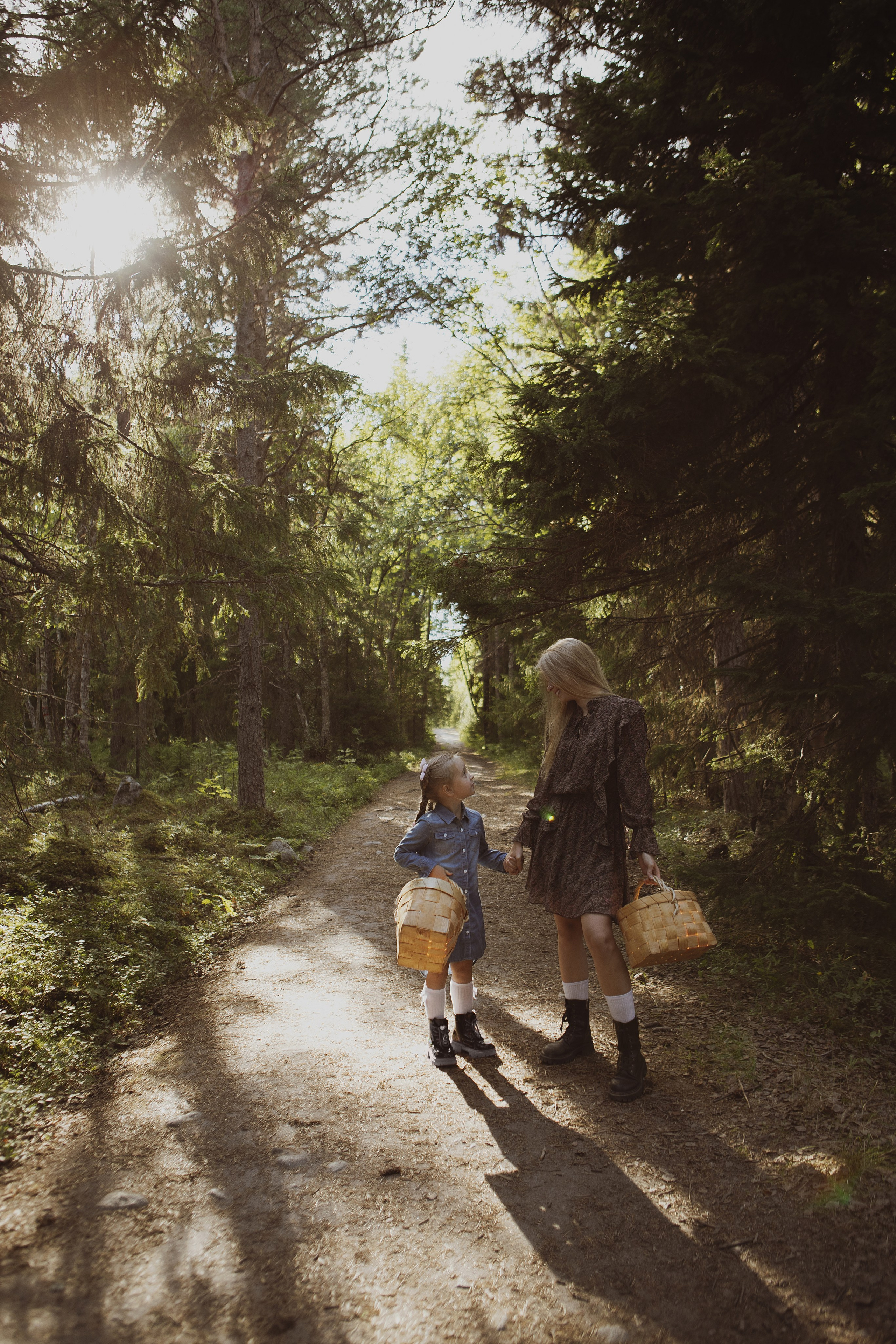 Семейная фотосессия в лесу. Фотограф в Москве Таша Логинова
