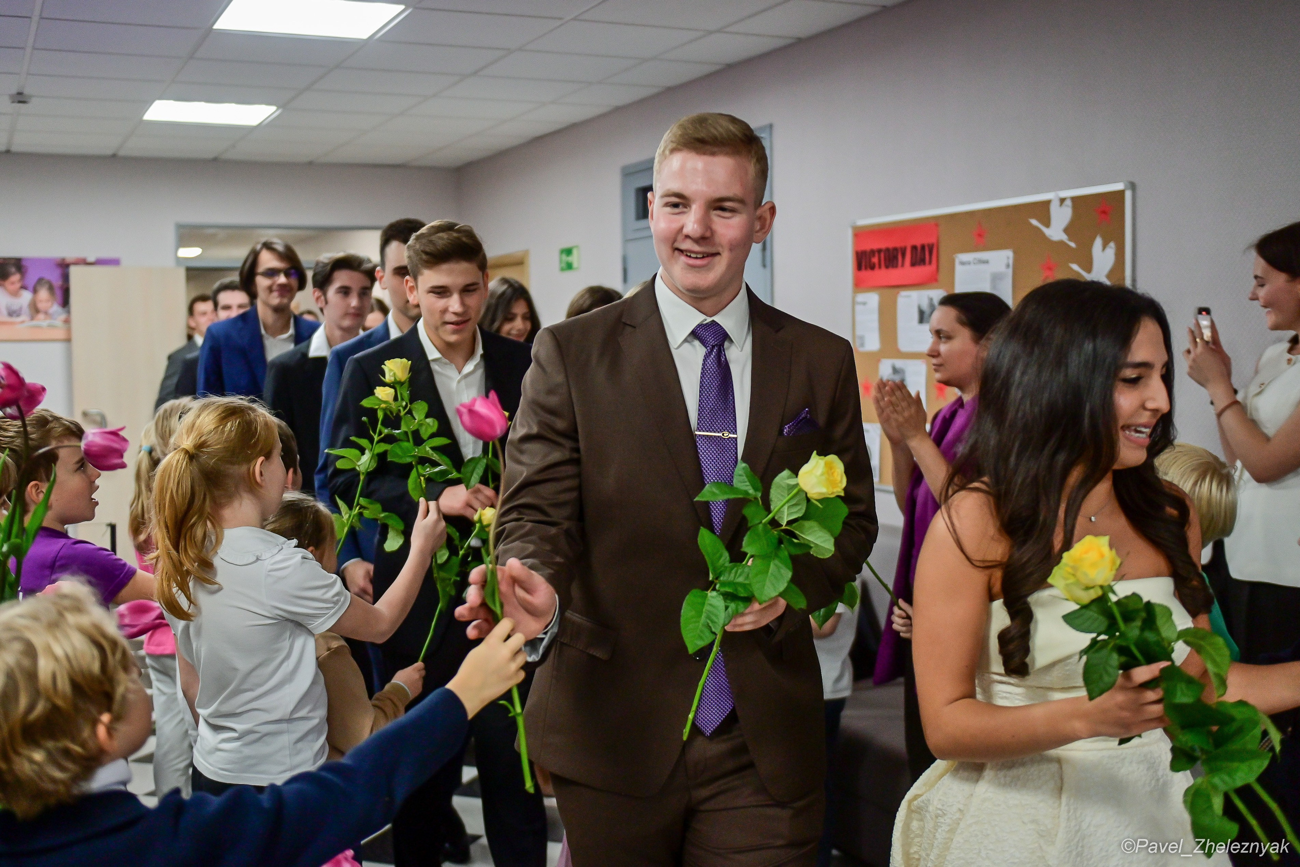 Школьные праздники. #БегающийФотограф