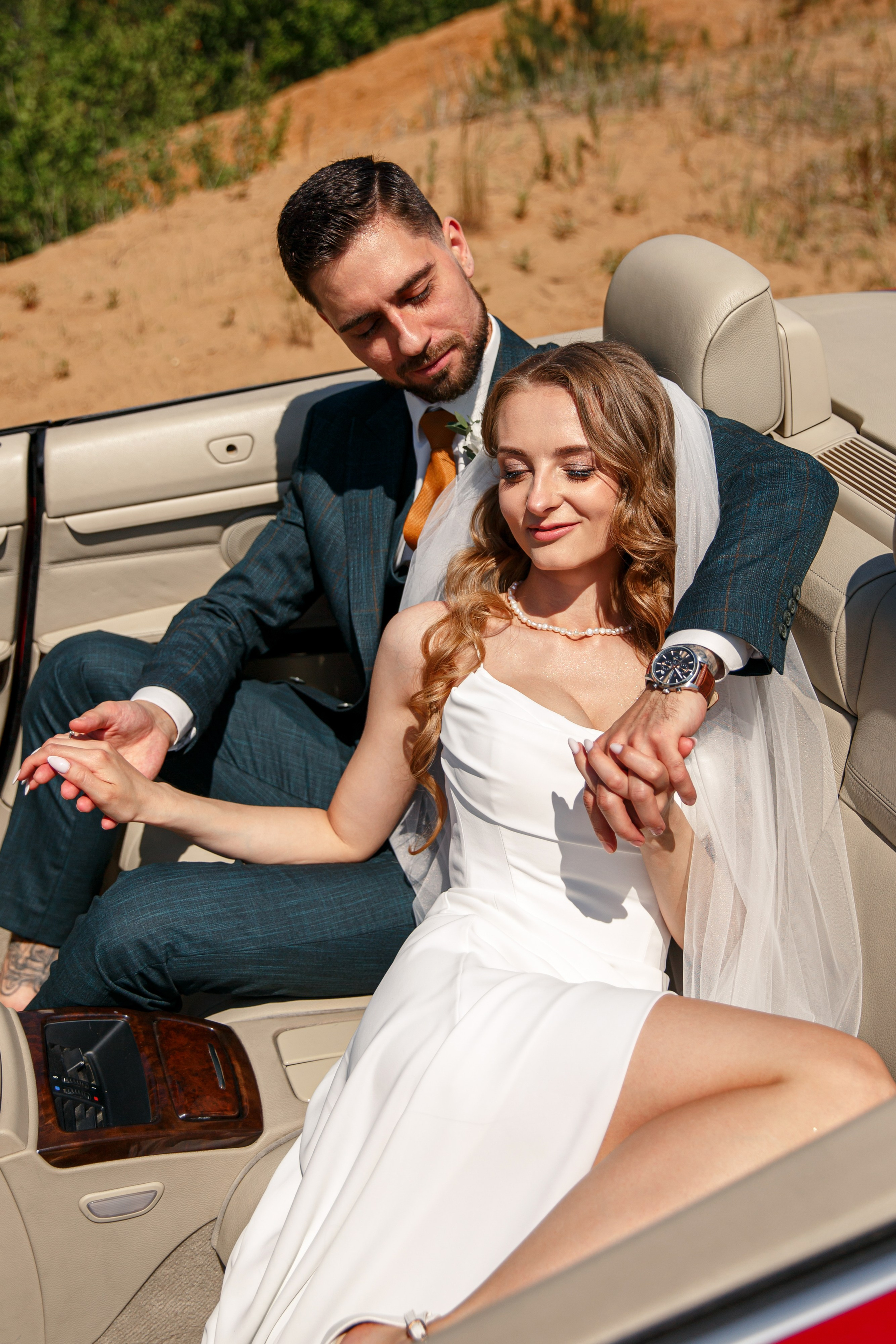 Свадебная фотосессия с кабриолетом и в загородном клубе Artiland. Свадебный фотограф Москва и МО Сергей Киржаев