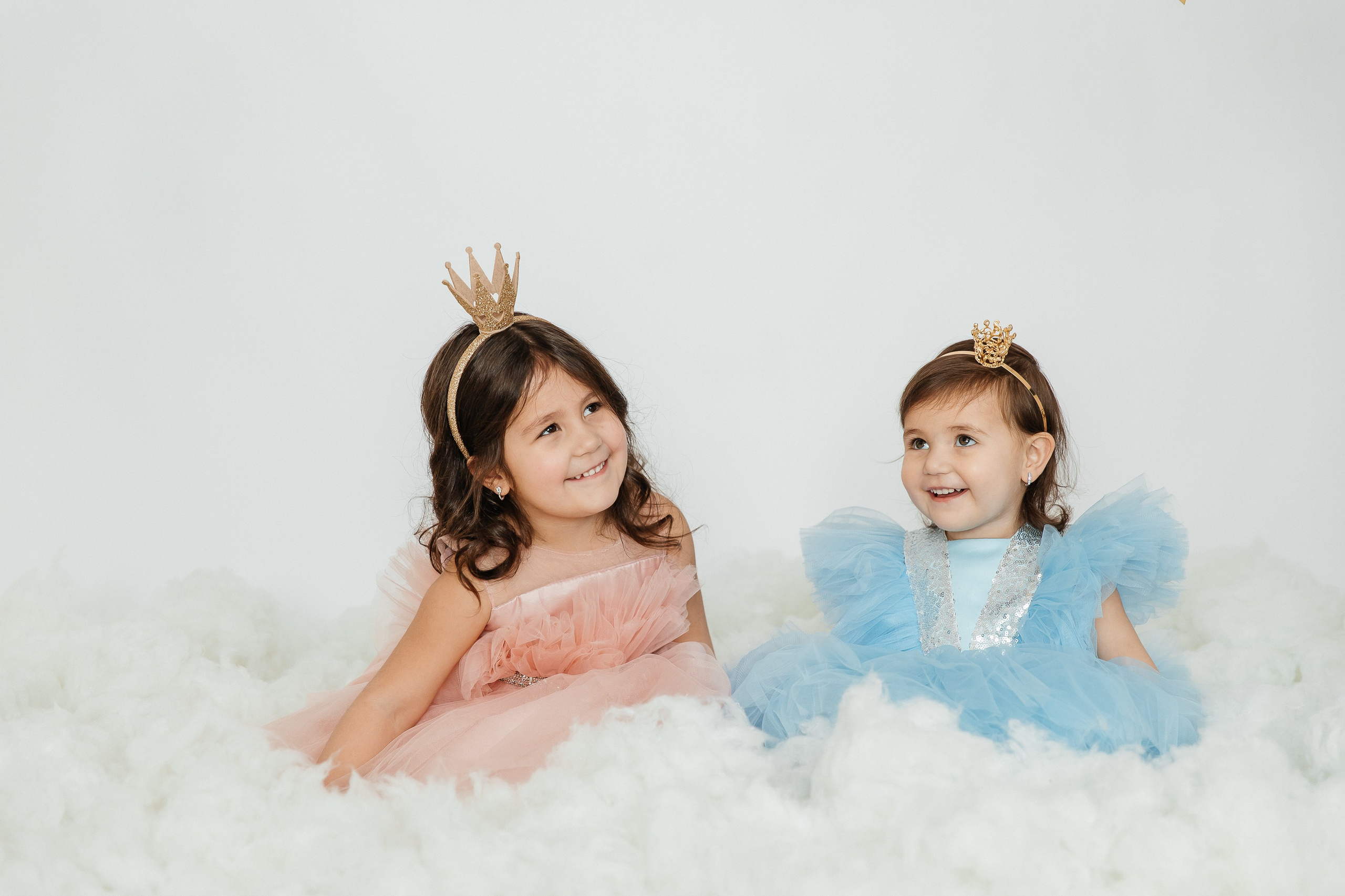 Маюша и Милаша в облаках. Воронистая Анастасия. Фотограф Якутия, Томпонский район