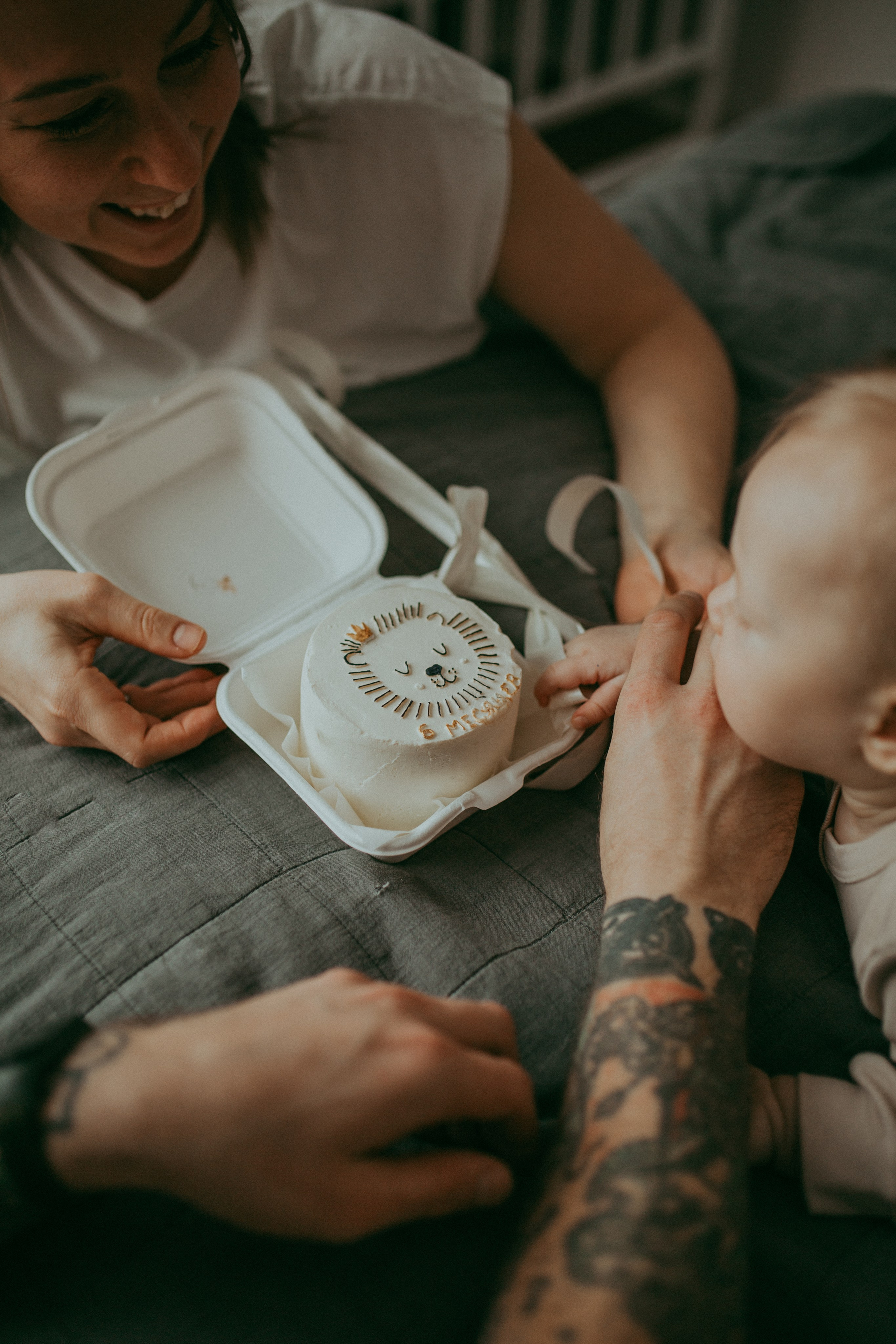 Феде 6 мес. или операция по захвату торта. Семейный фотограф Санкт-Петербург Елена Корытцева