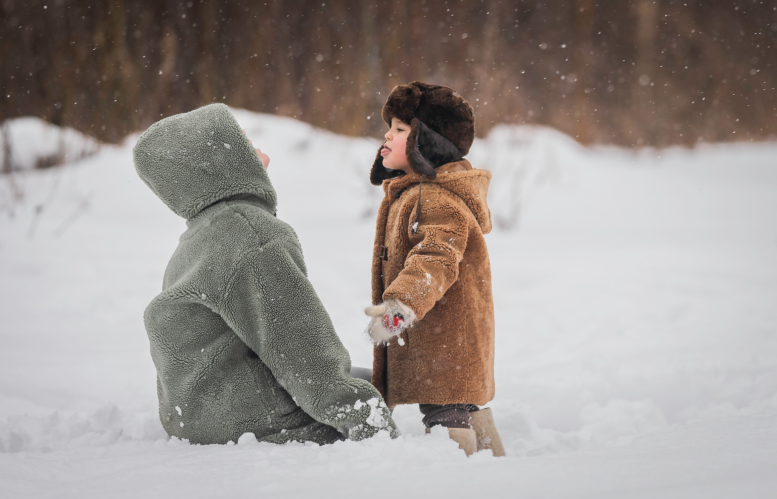 Январь, снеговик, дети. Семейный фотограф Ефремова Виктория