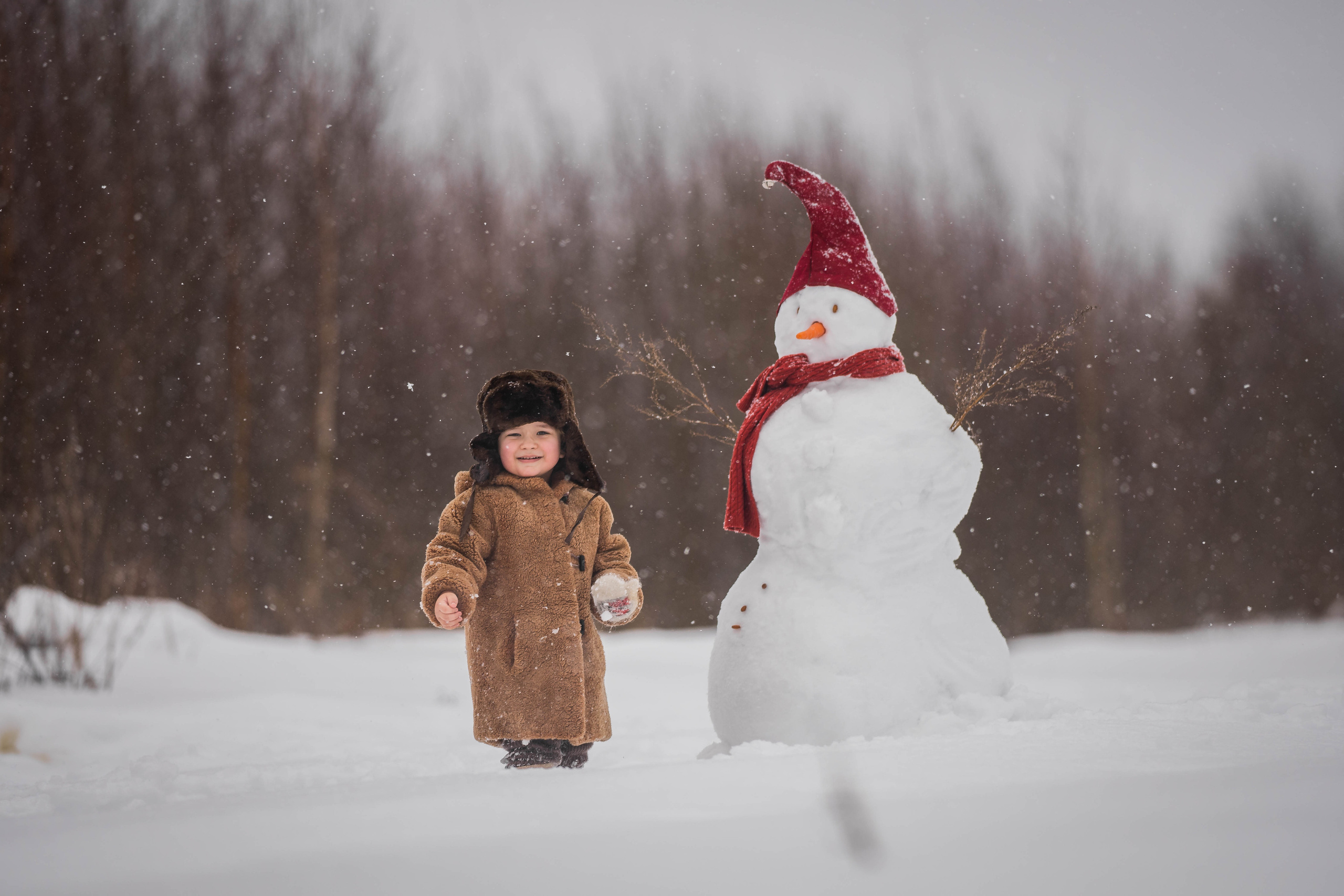 Январь, снеговик, дети. Семейный фотограф Ефремова Виктория