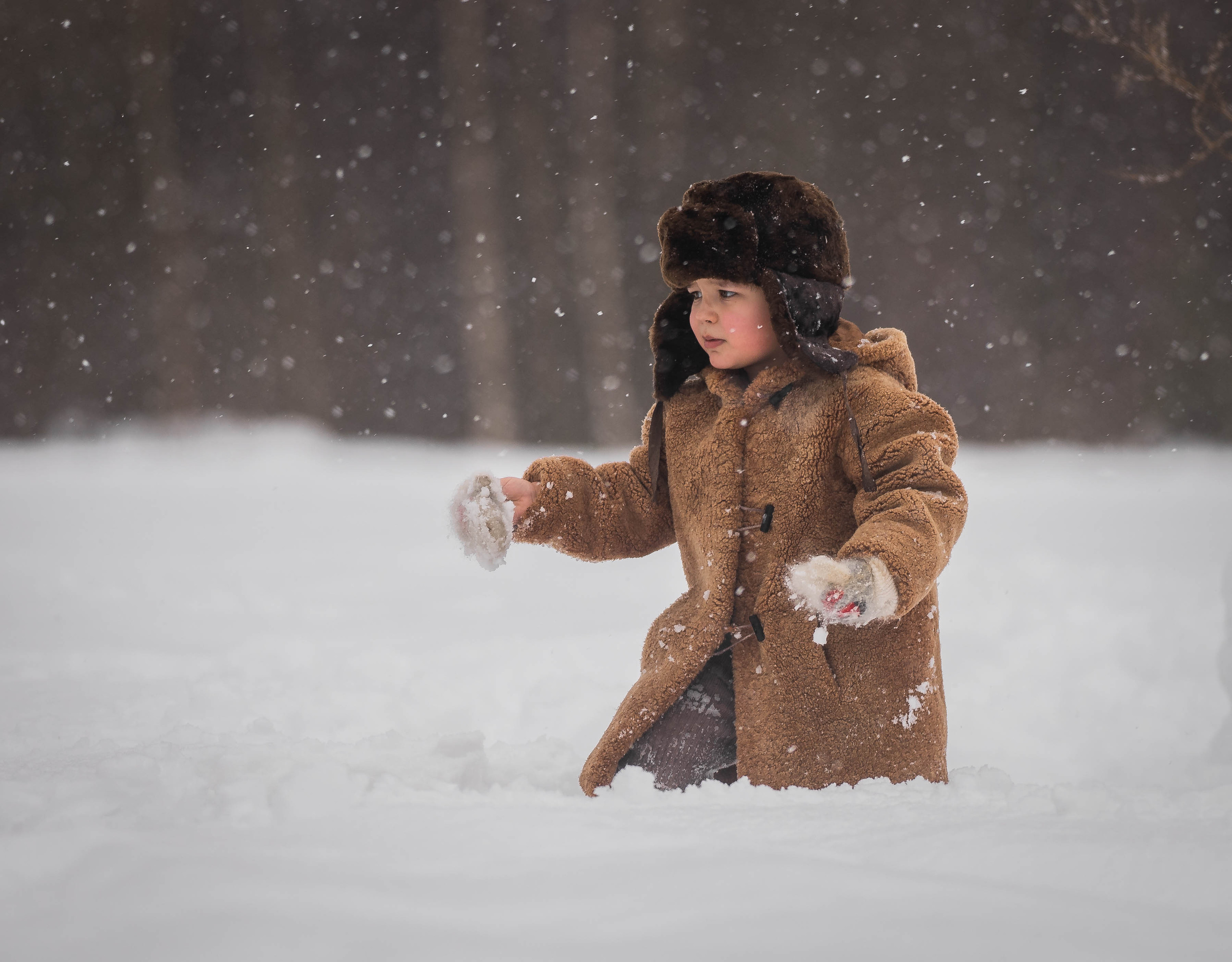 Январь, снеговик, дети. Семейный фотограф Ефремова Виктория