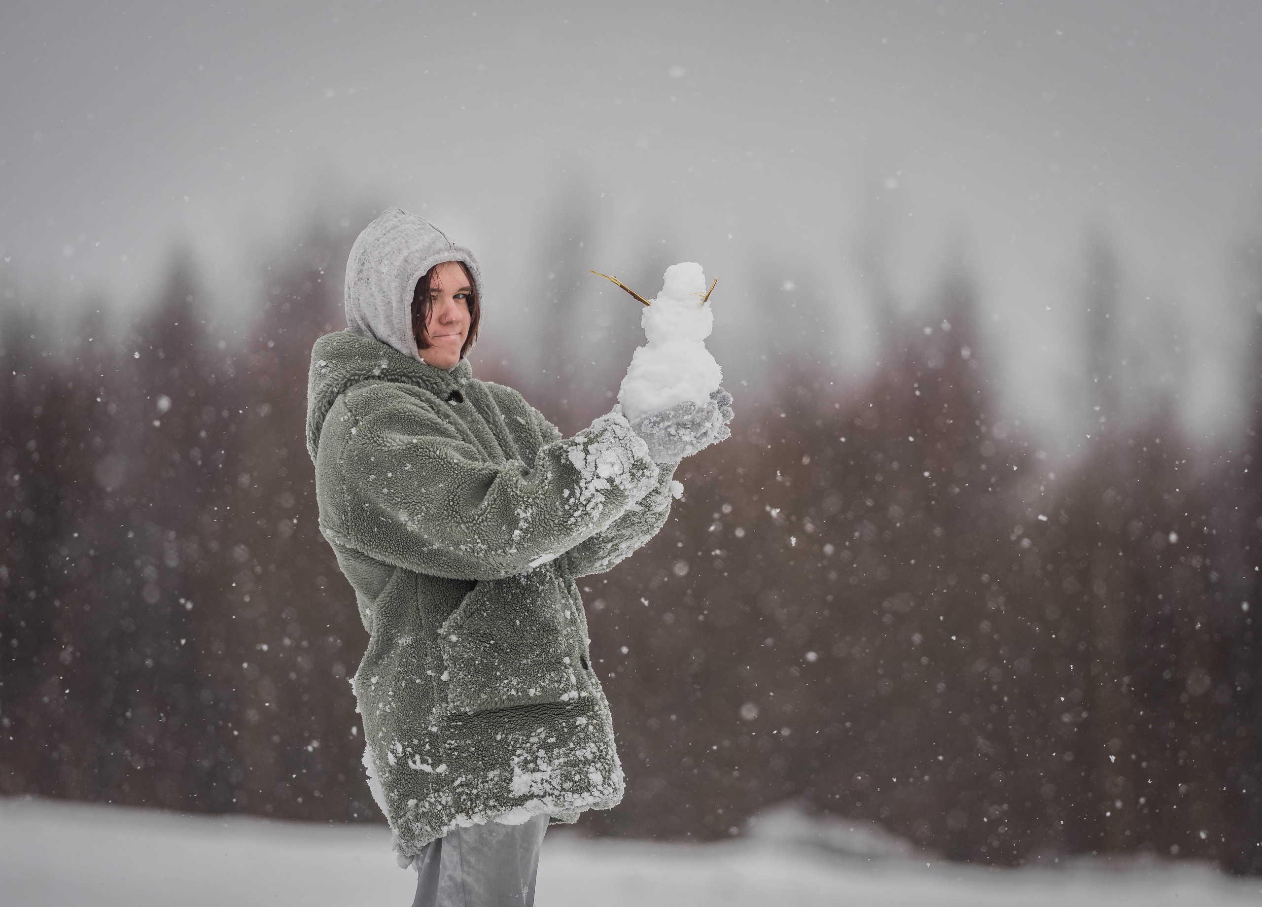 Январь, снеговик, дети. Семейный фотограф Ефремова Виктория